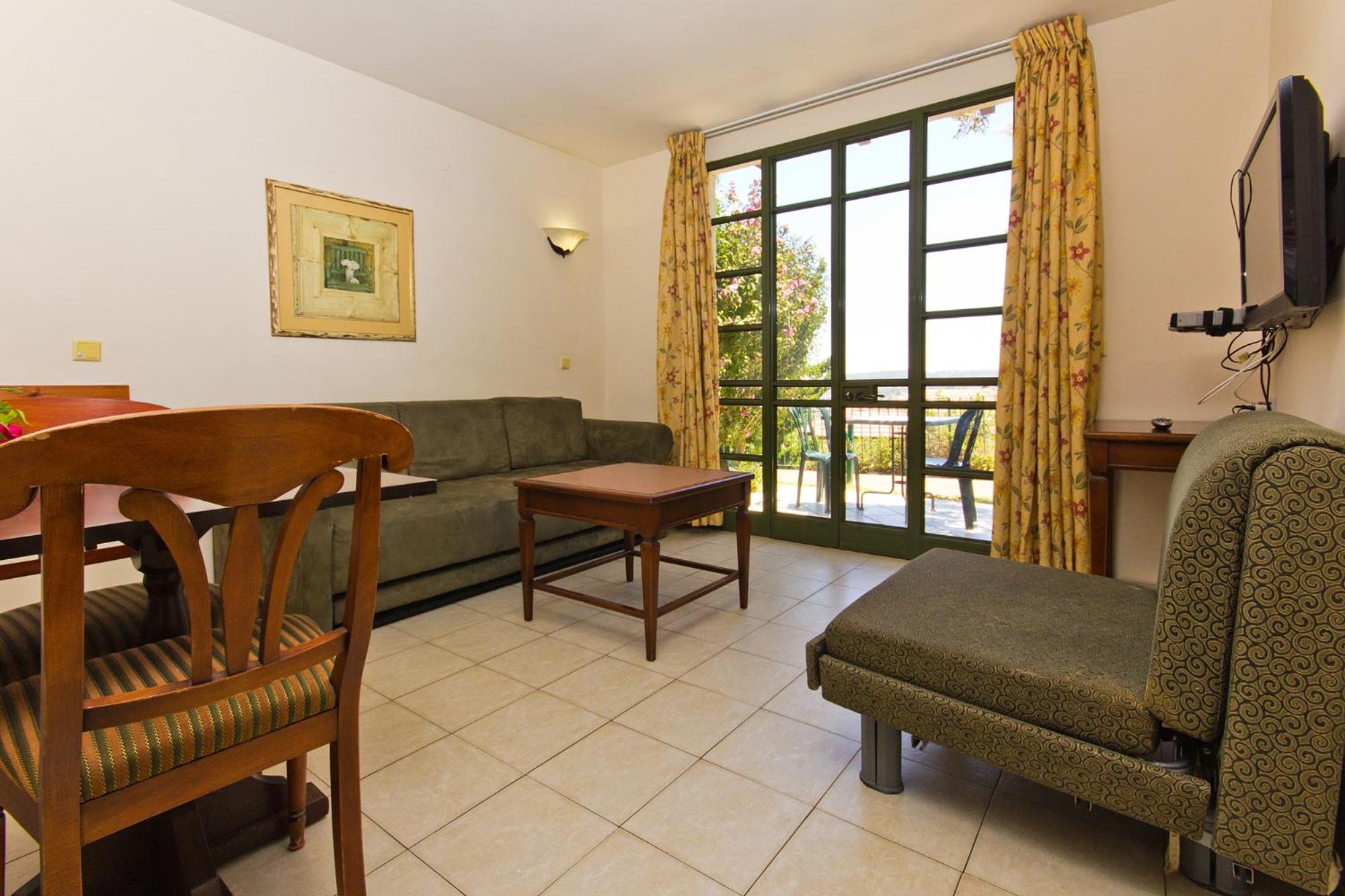 Apartment with Garden View - Photo 4