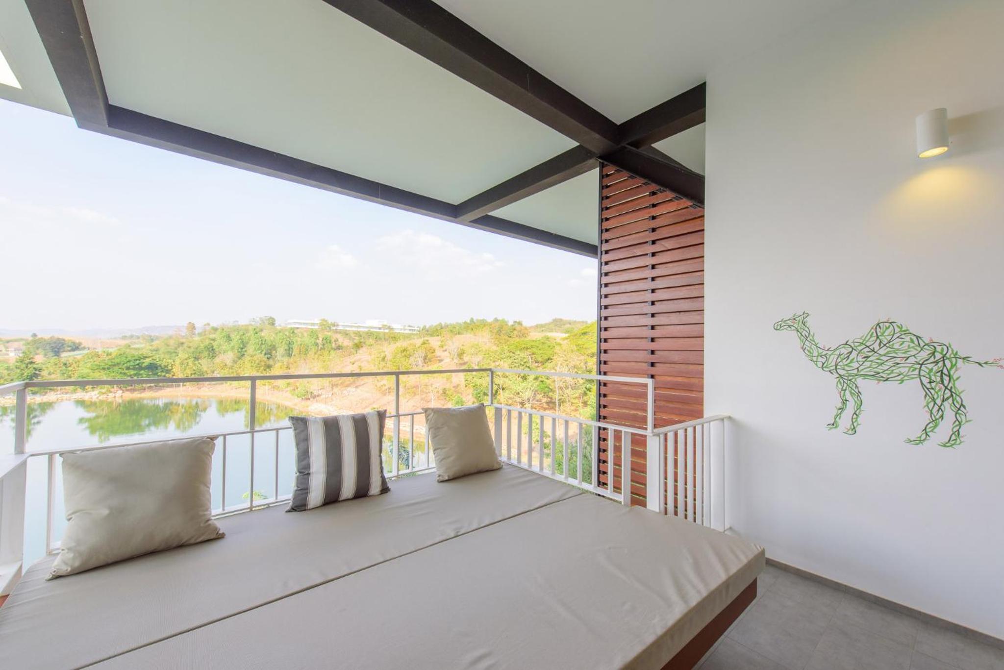 Suite with Lake View - Photo 20