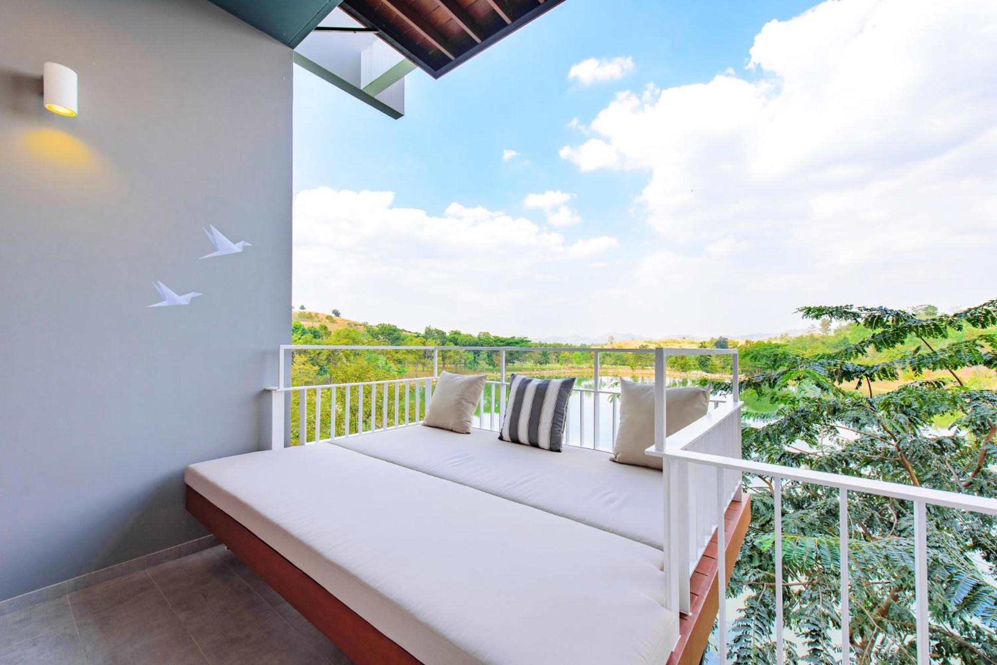 Suite with Lake View - Photo 18