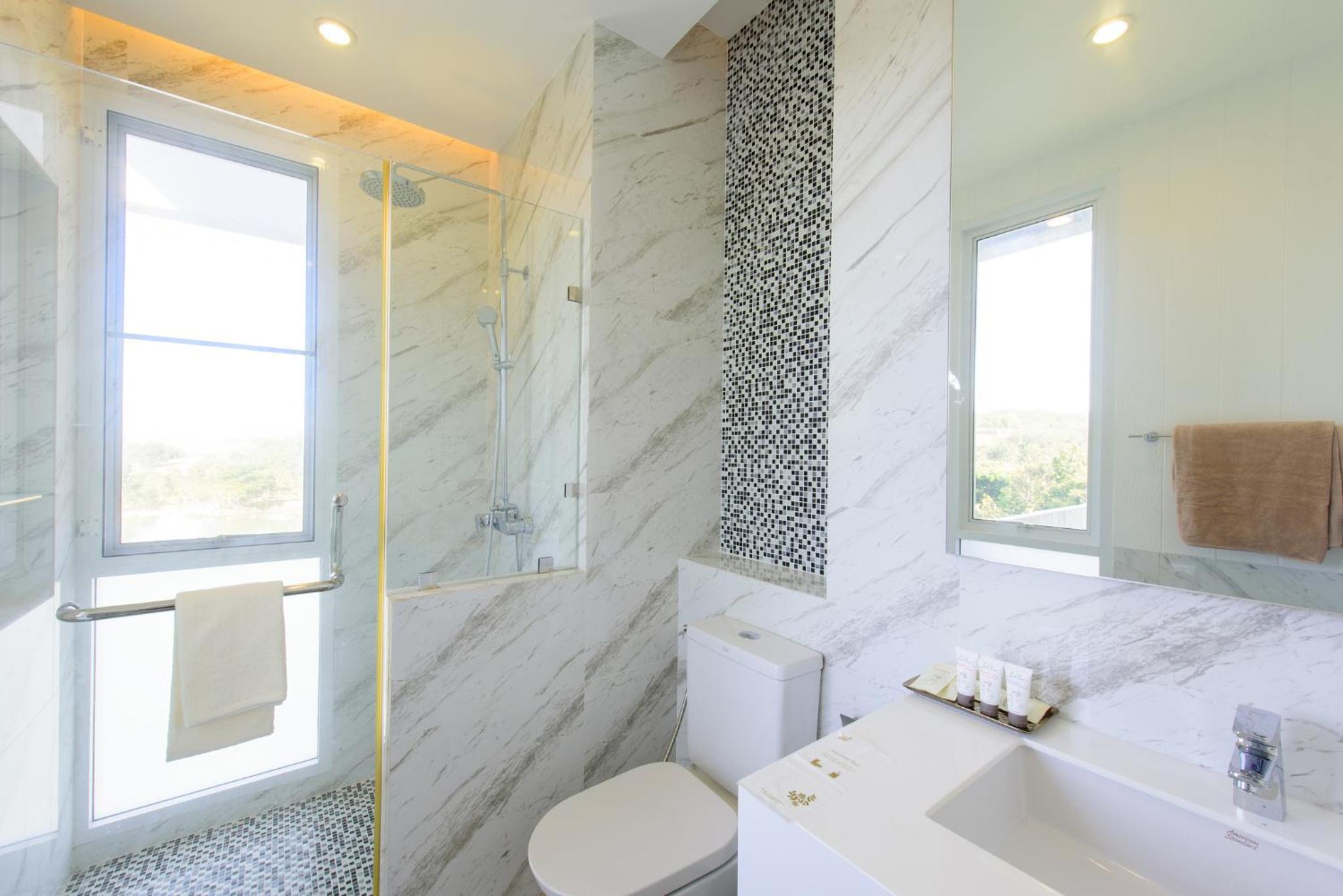 Suite with Lake View - Photo 47
