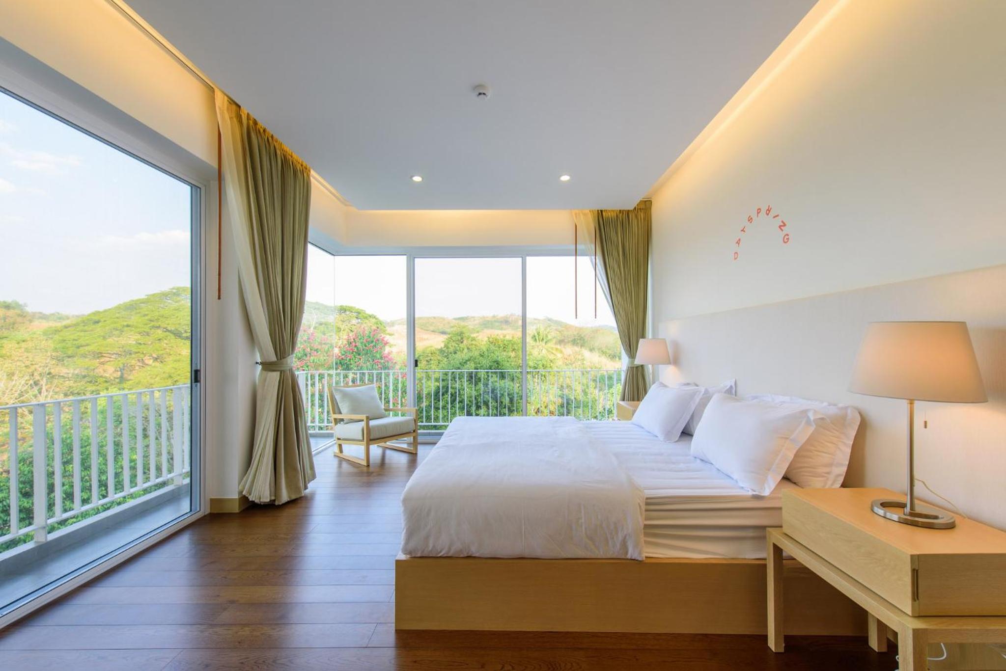 Suite with Lake View - Photo 17