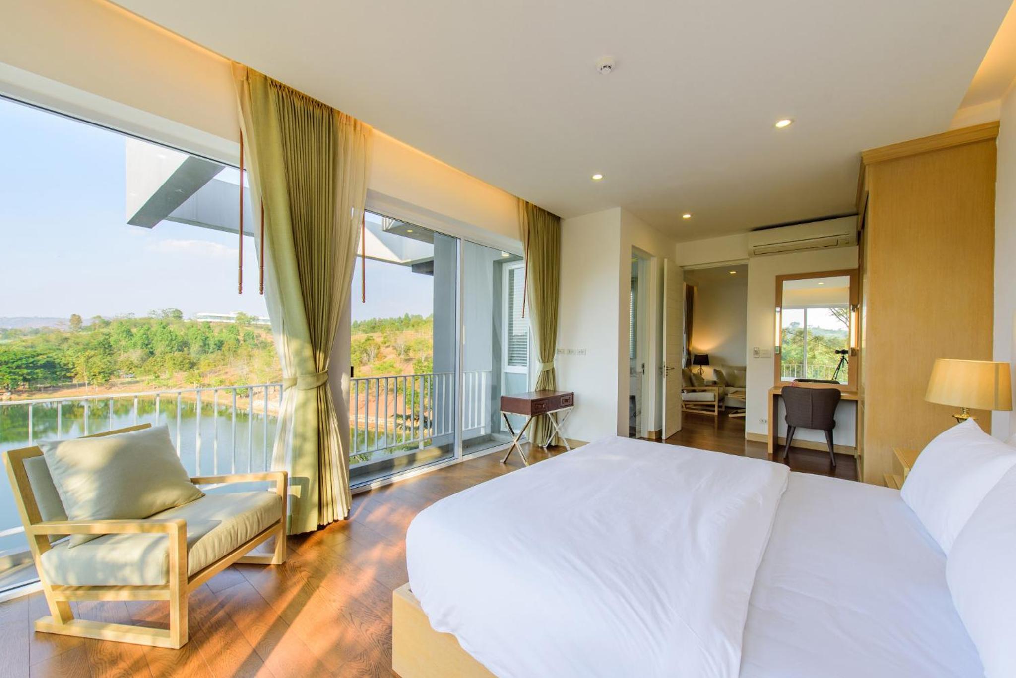 Suite with Lake View - Photo 16