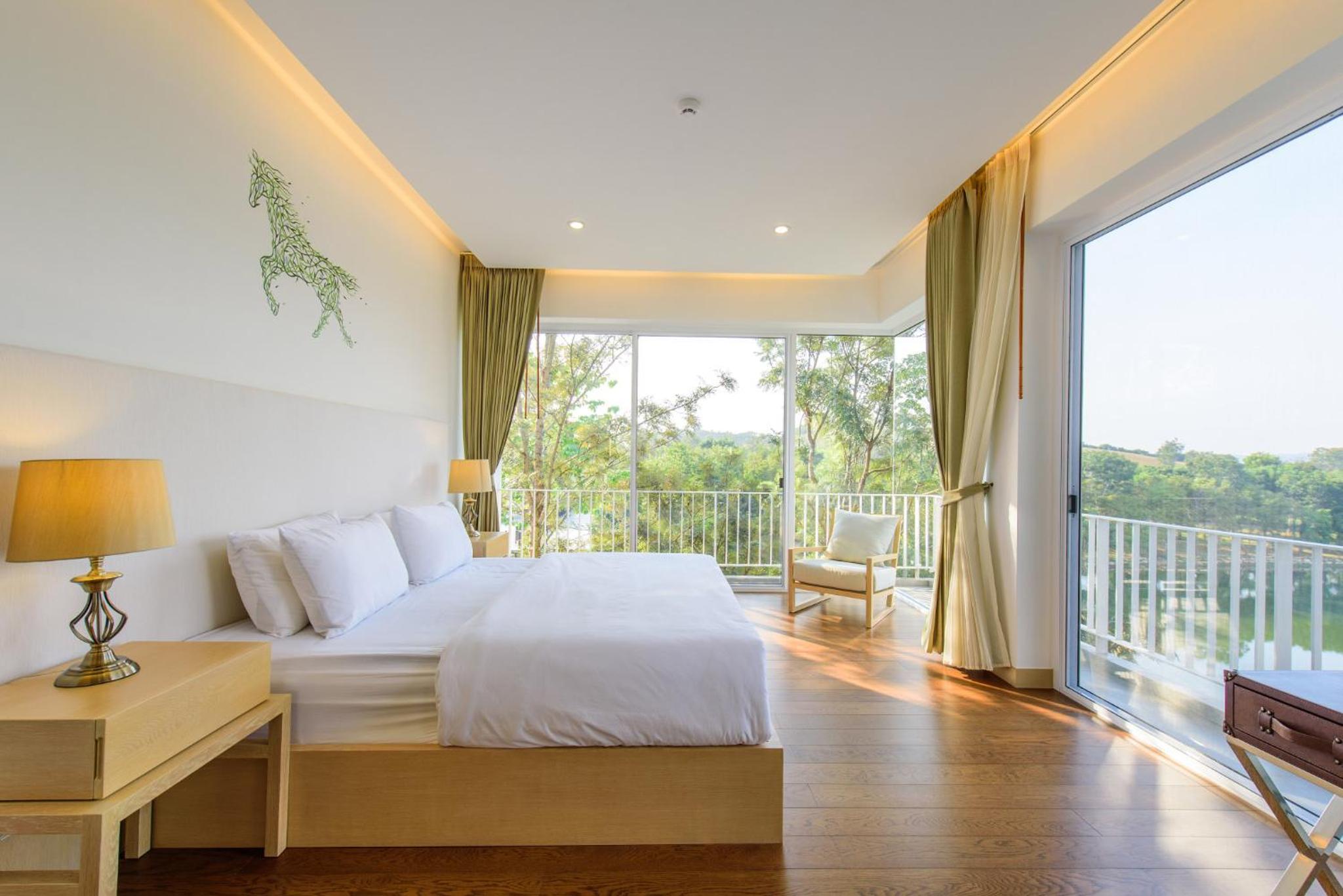 Suite with Lake View - Photo 15