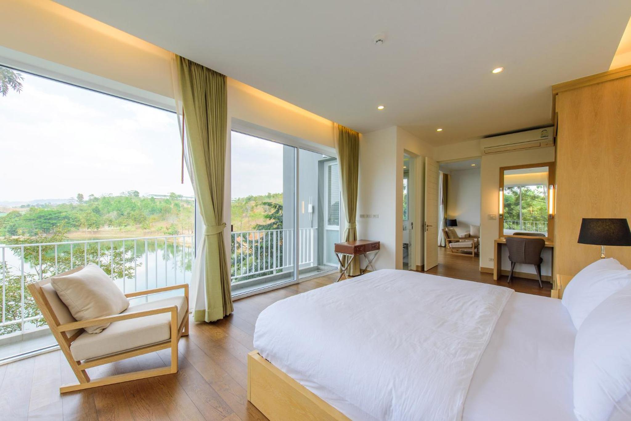 Suite with Lake View - Photo 14