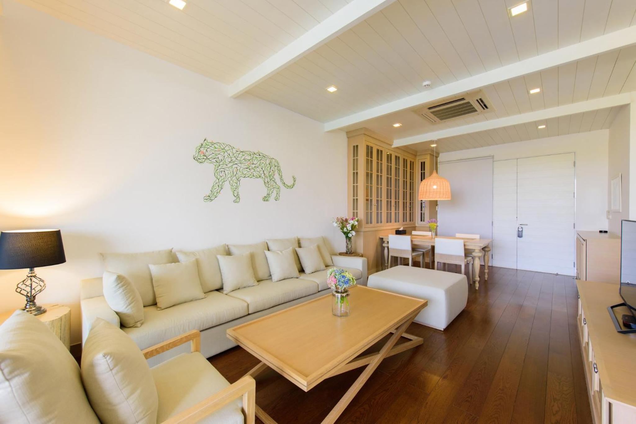 Suite with Lake View - Photo 3