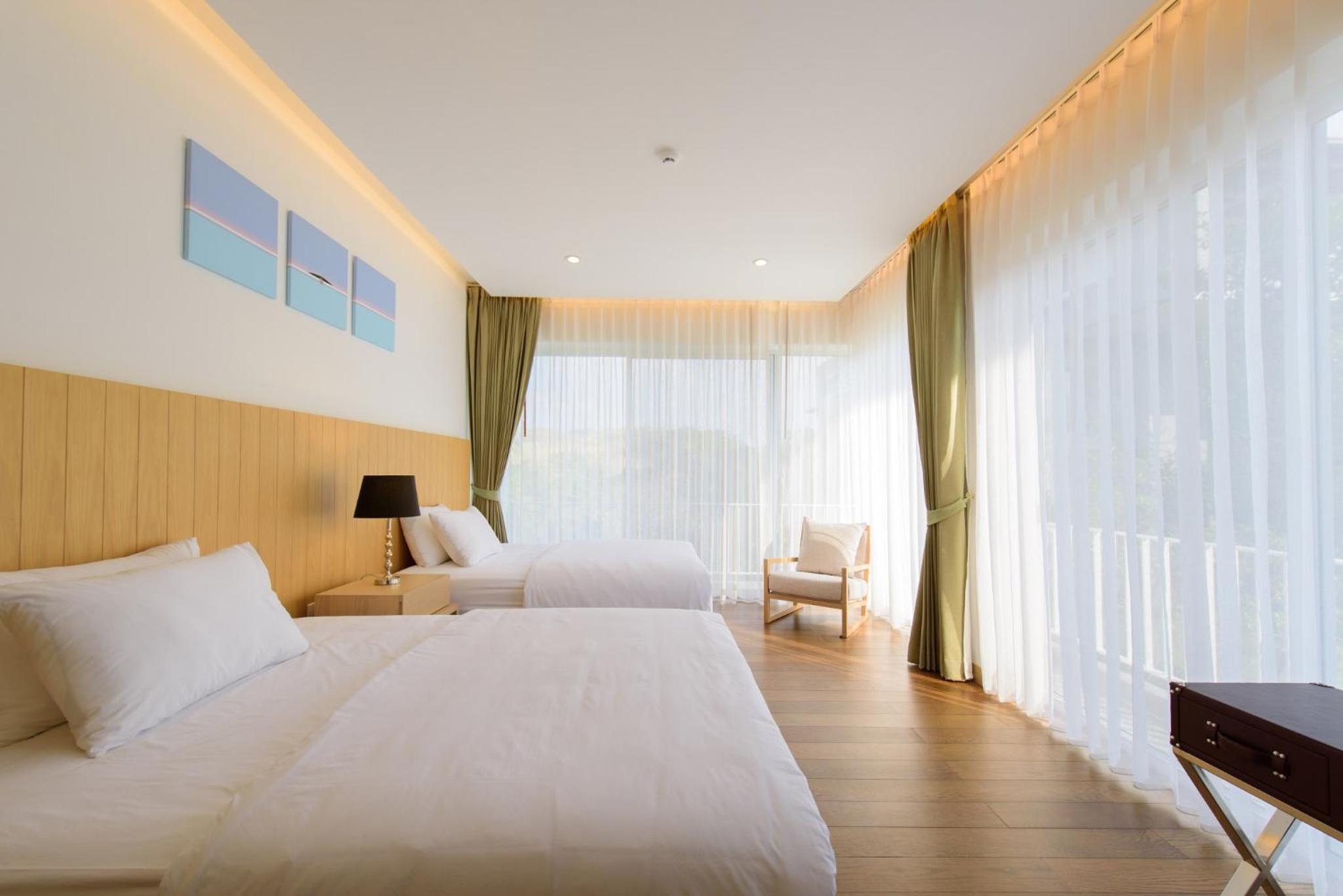 Suite with Lake View - Photo 32