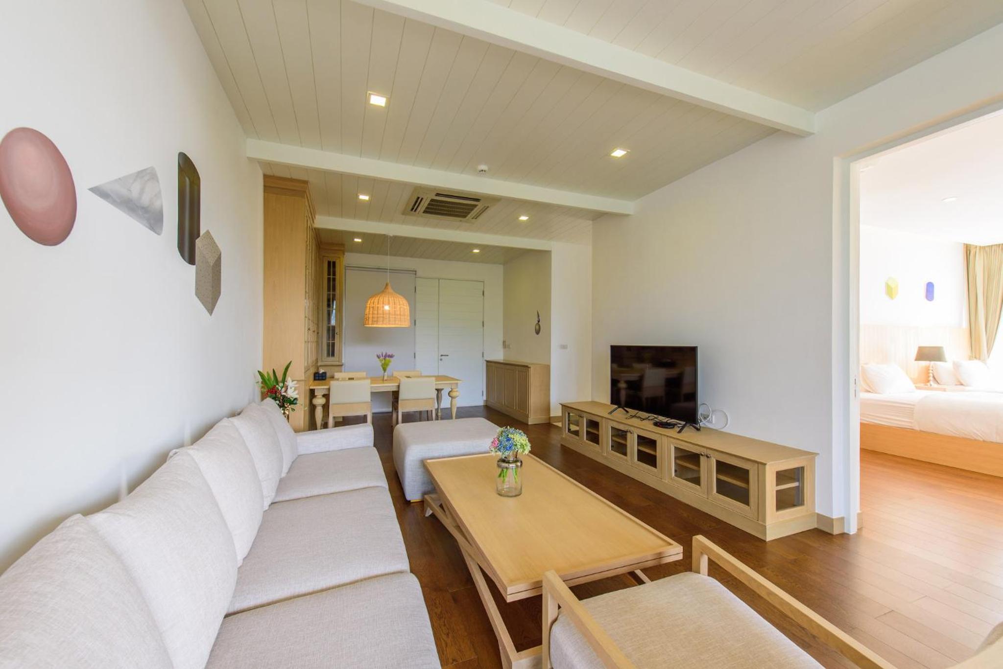 Suite with Lake View - Photo 28
