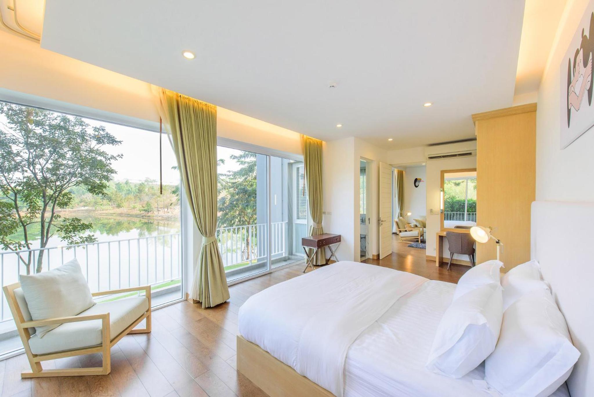 Suite with Lake View - Photo 1