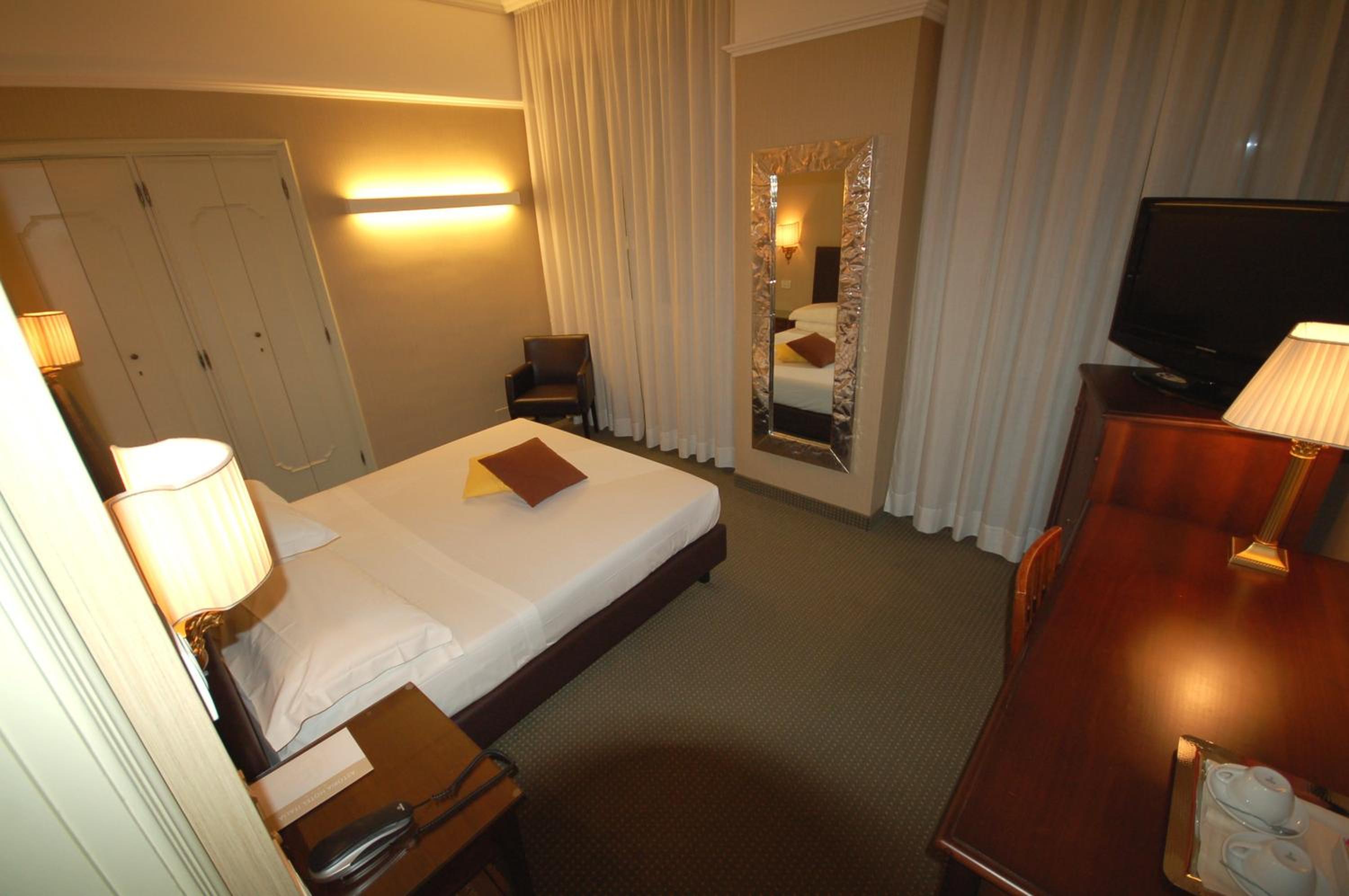 Standard Double Room - Photo 5
