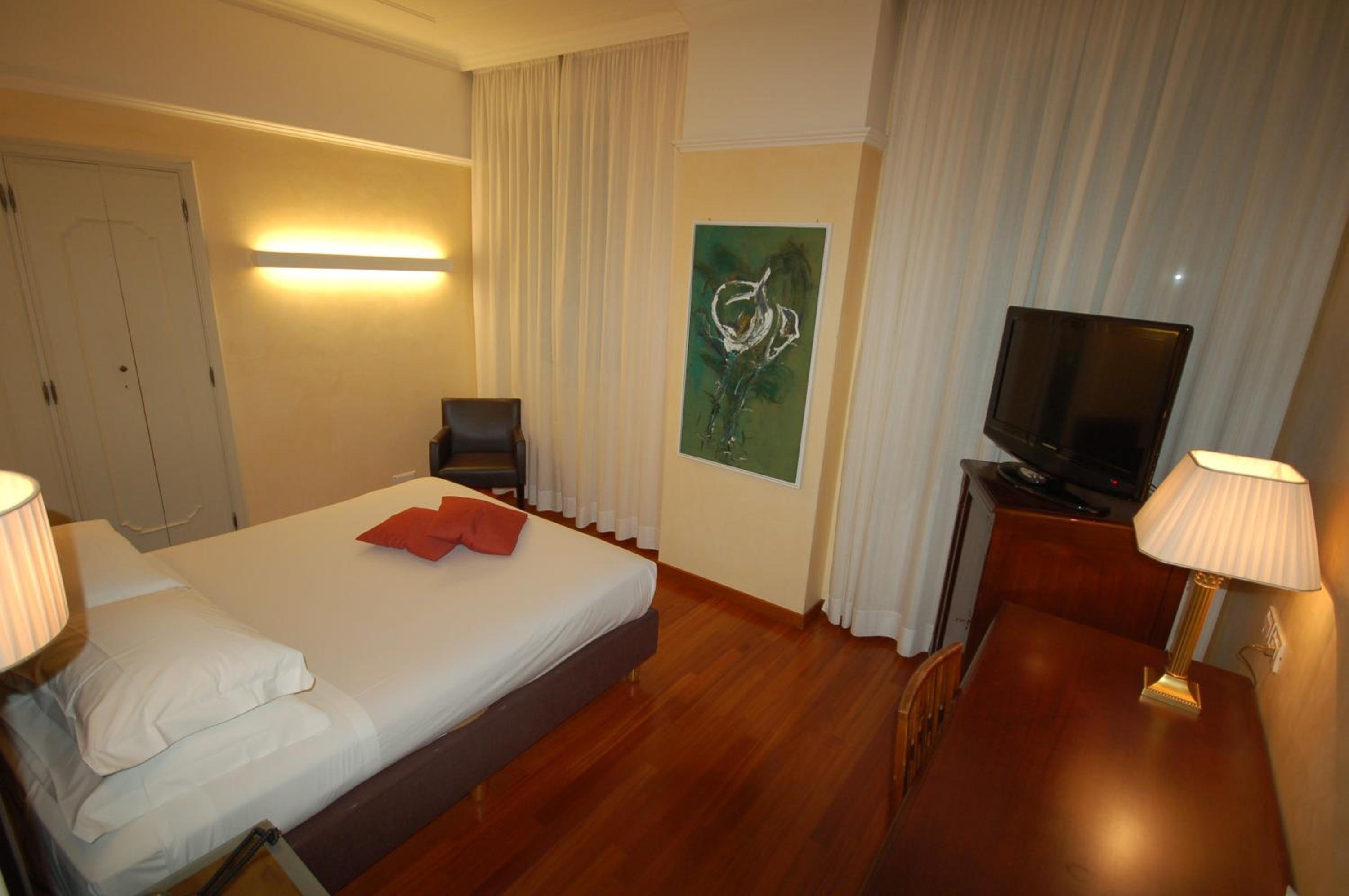 Standard Double Room - Photo 4
