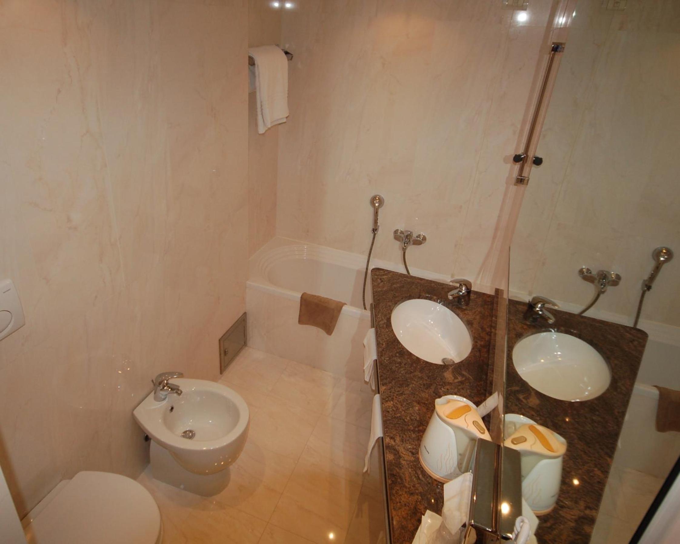 Standard Double Room - Photo 6