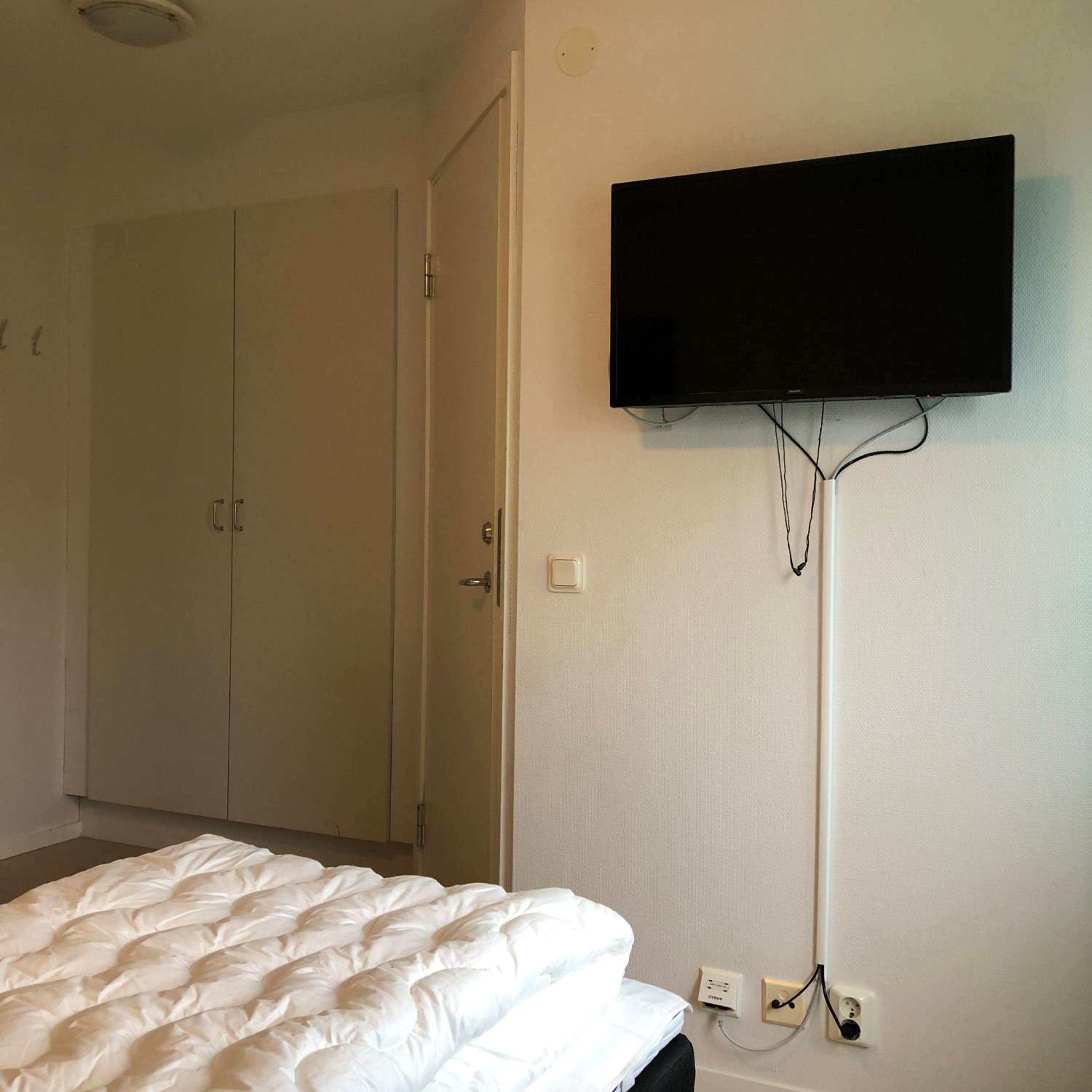 Double or Twin Room with Private Bathroom - Photo 1
