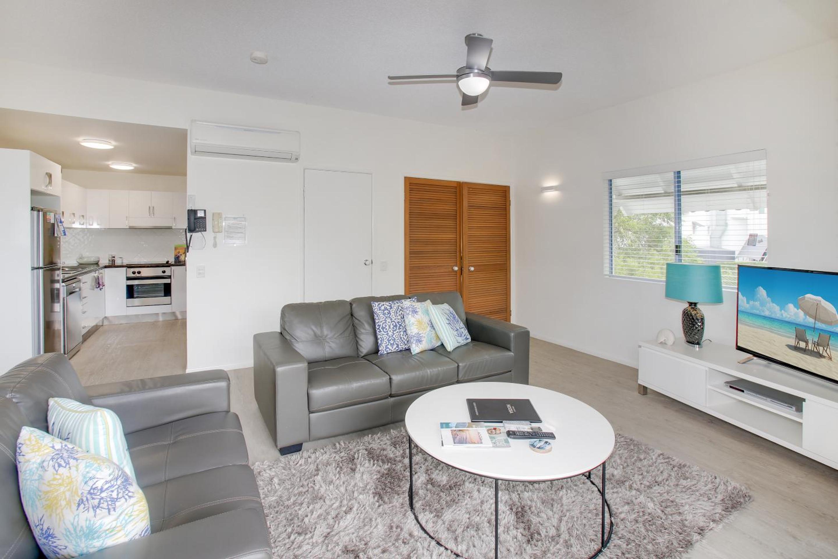 Deluxe One-Bedroom Apartment photo 2