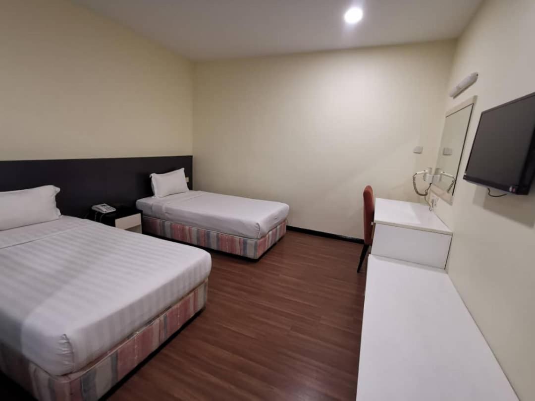Standard Twin Room with No Window photo 2