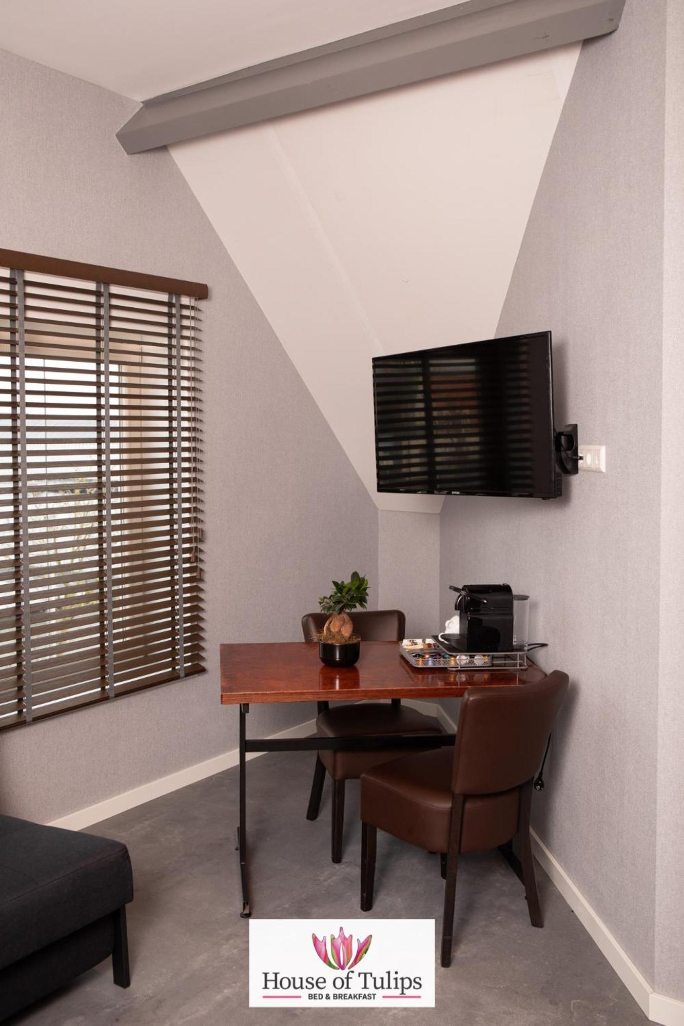 Triple Room with Bathroom - Photo 9