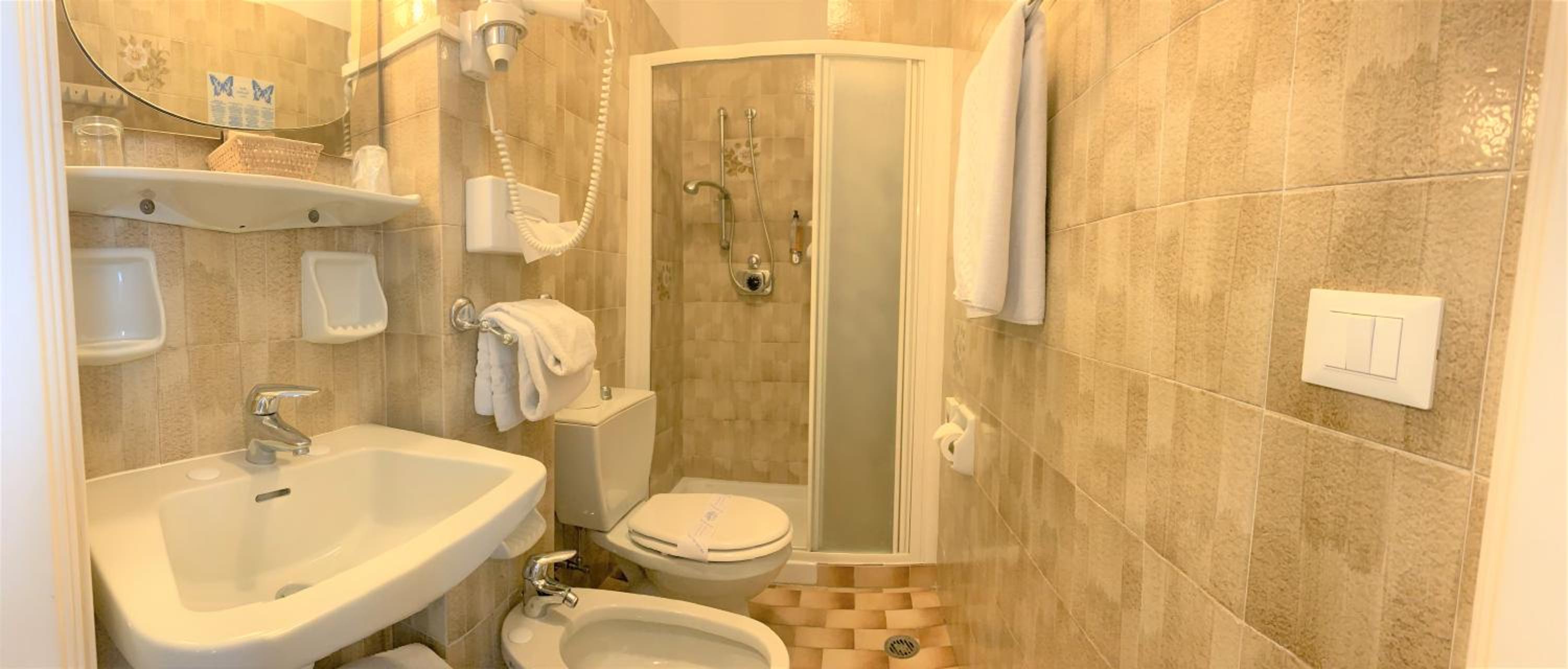Double Room - Photo 2