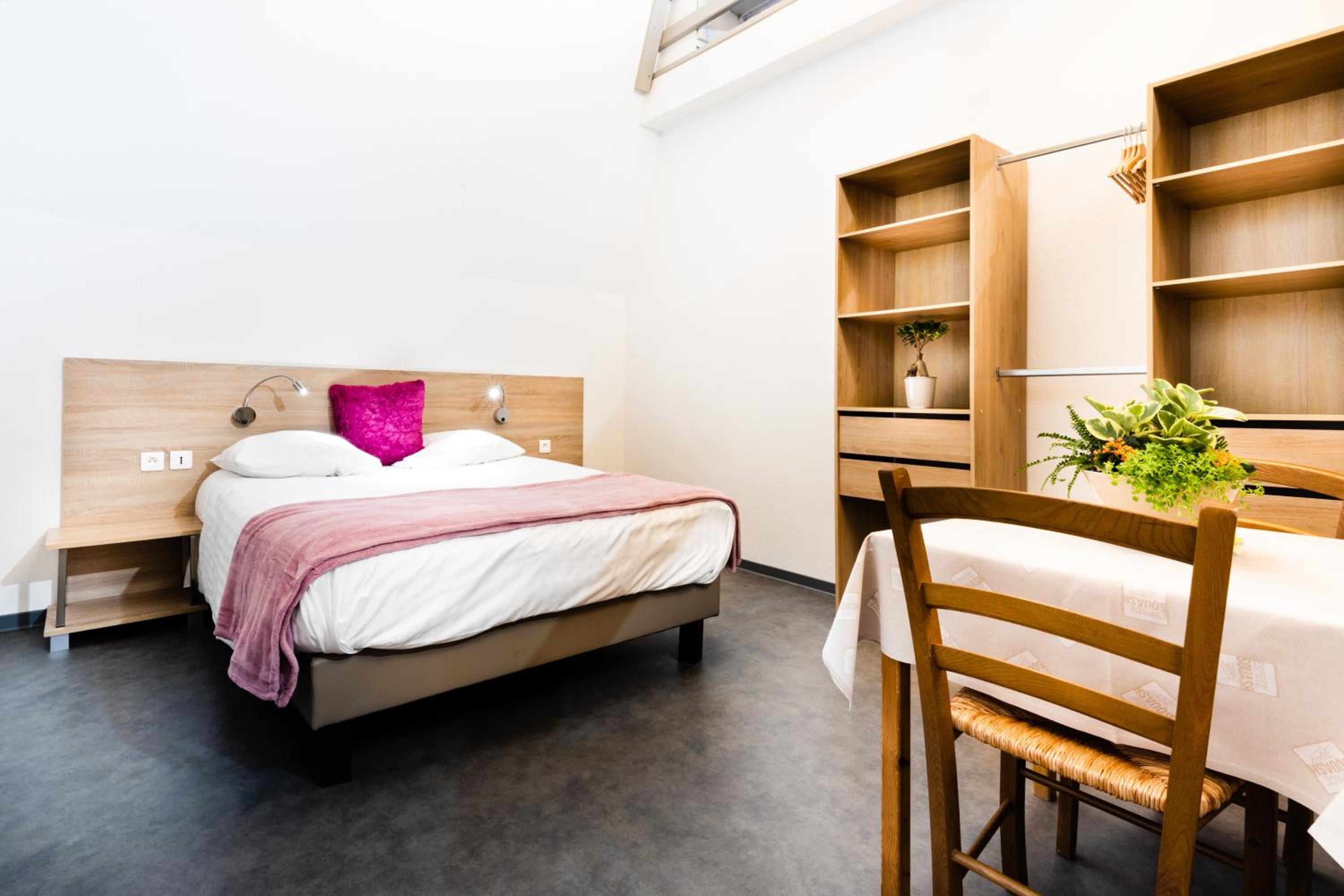 Quintuple Room