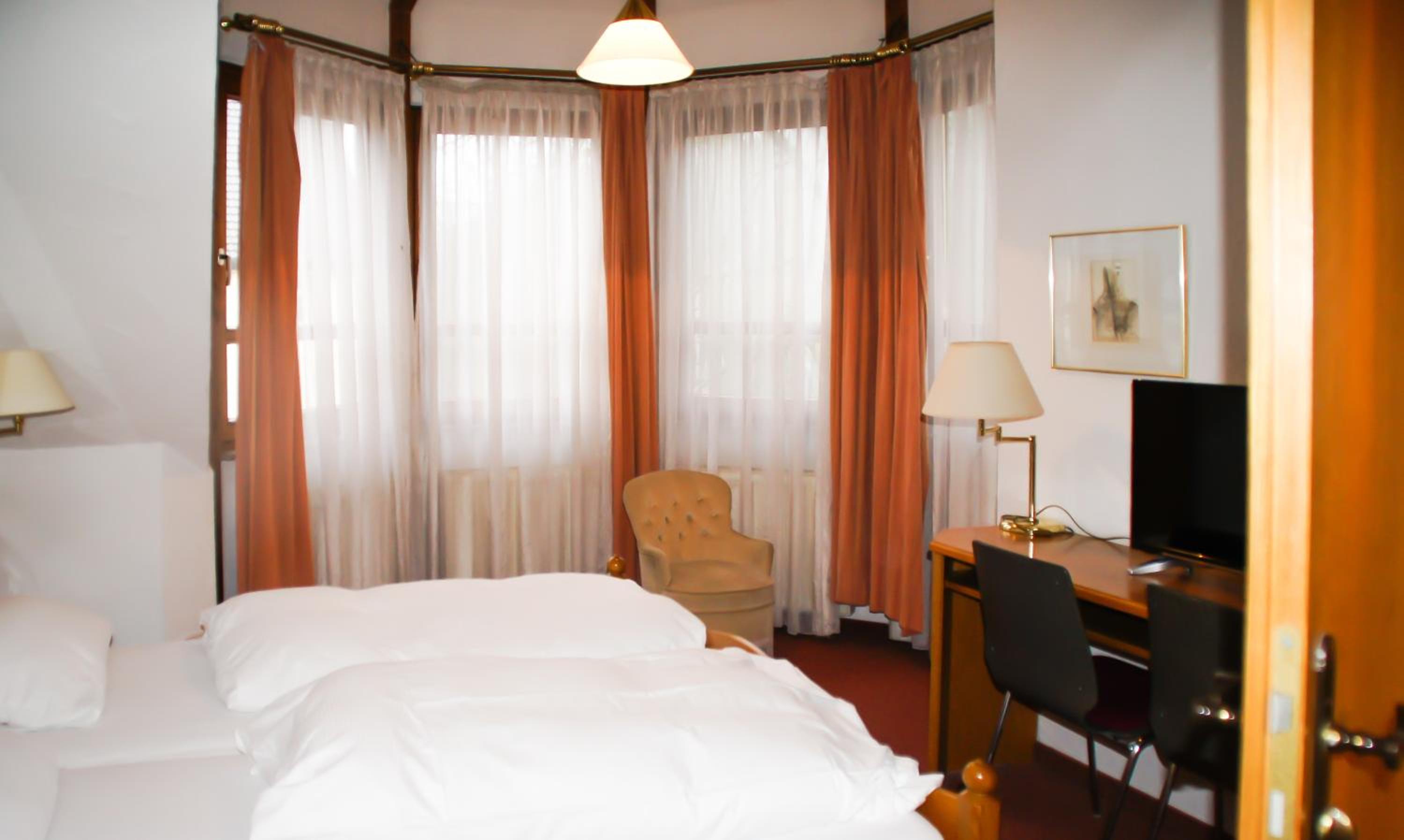 Standard Twin Room - Photo 2
