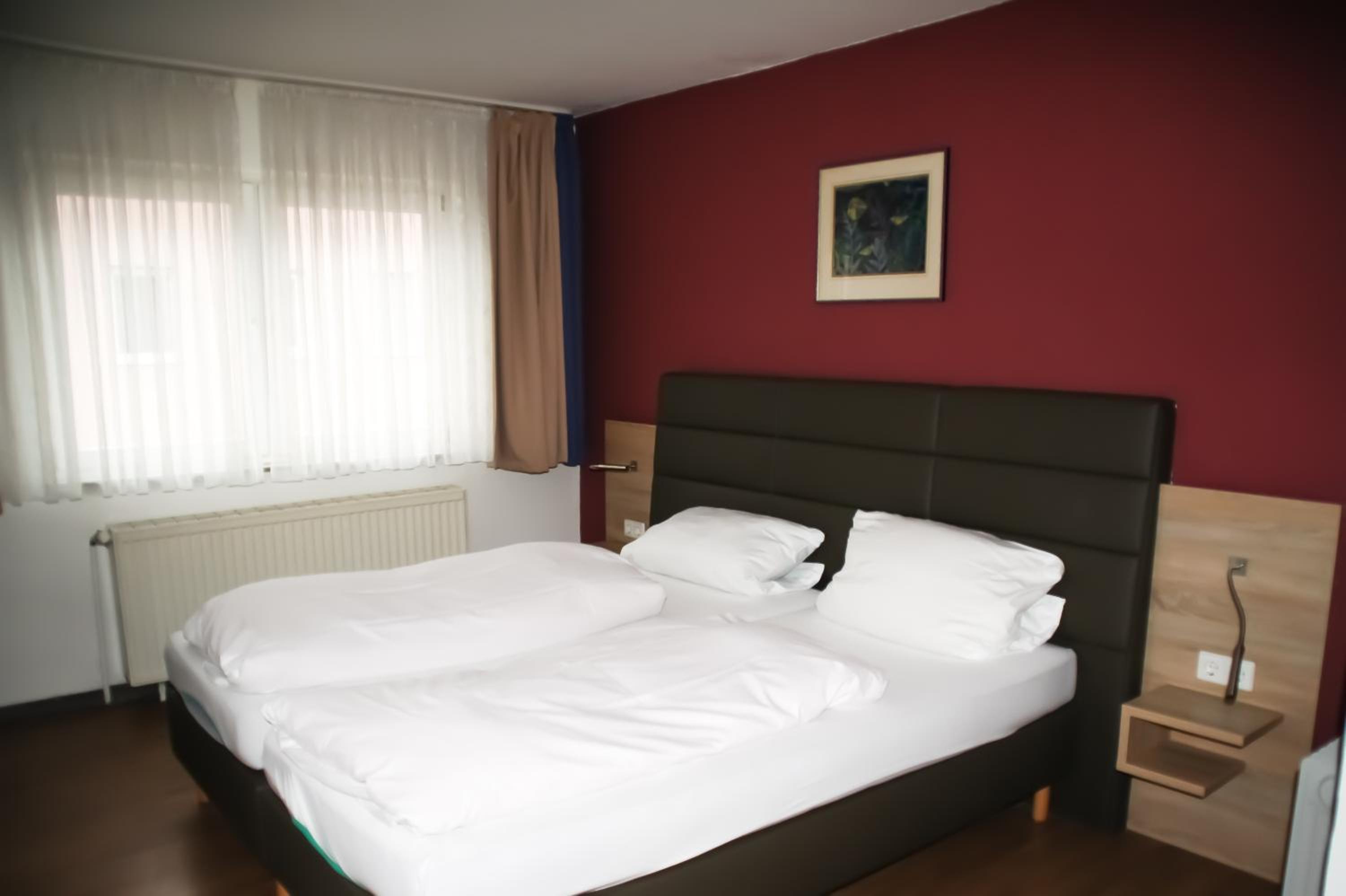 Standard Twin Room - Photo 3