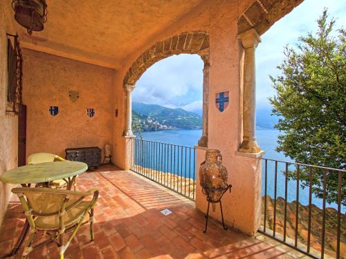 Deluxe Double Room with Balcony and Sea View