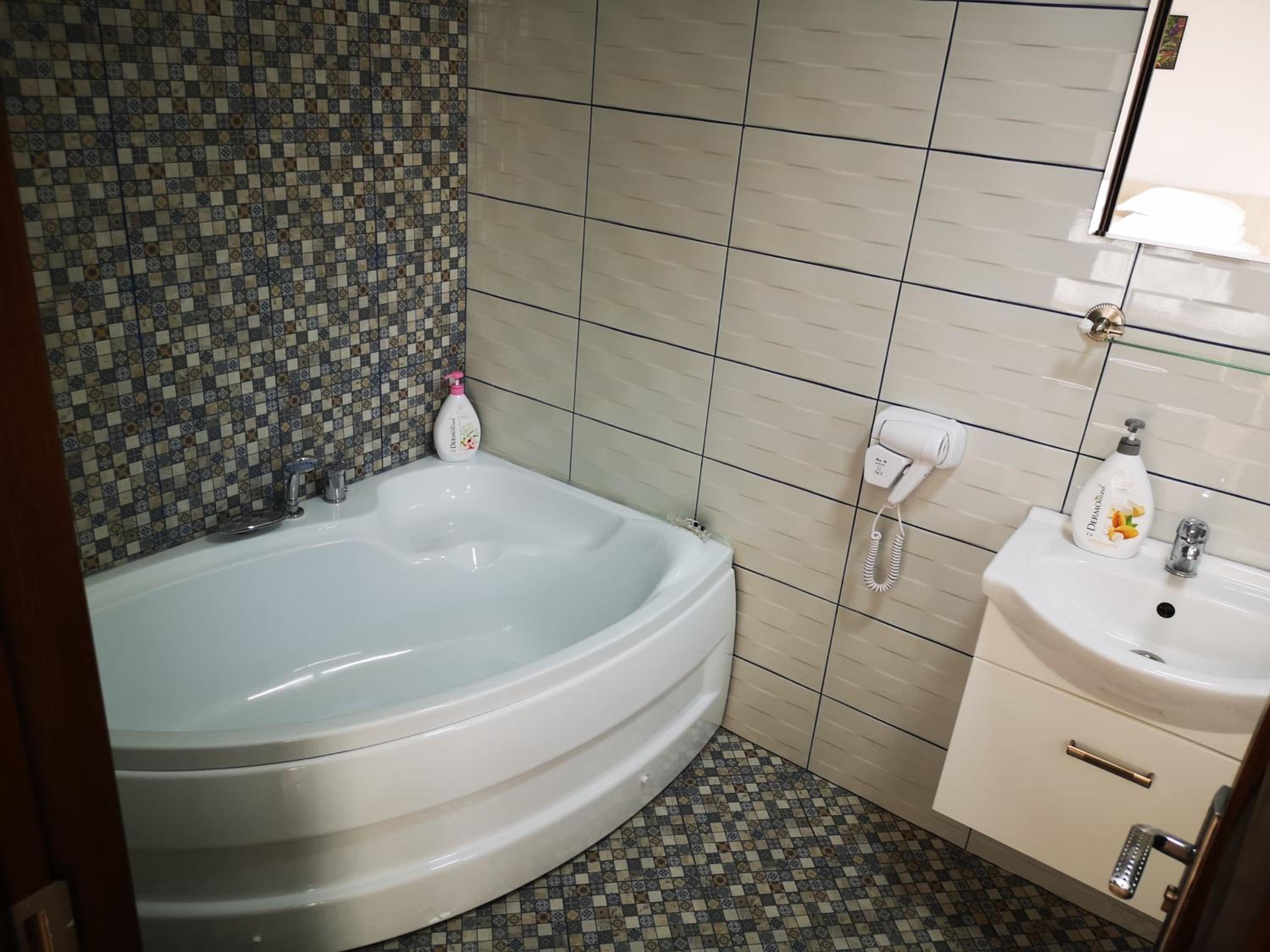 Deluxe Double Room with Bath photo 2
