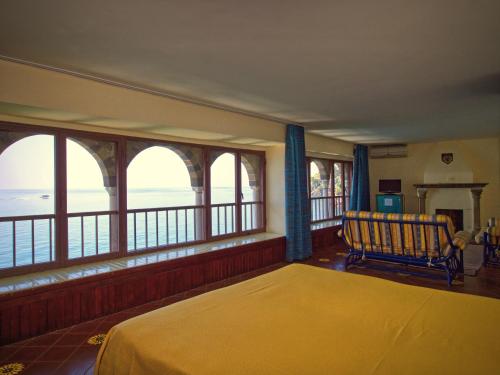 Deluxe Double Room with Sea View photo 2