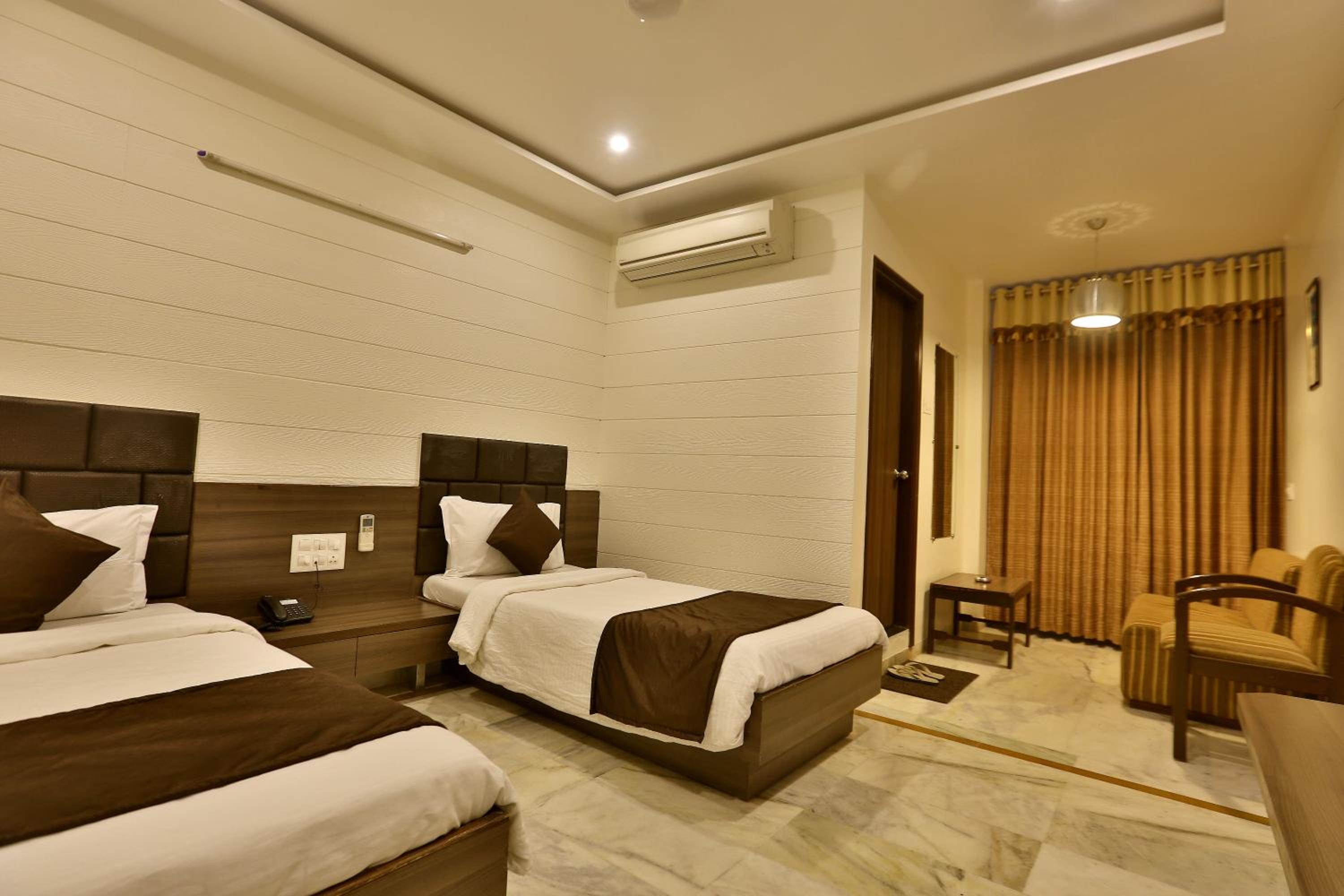 Large Double Room photo 3