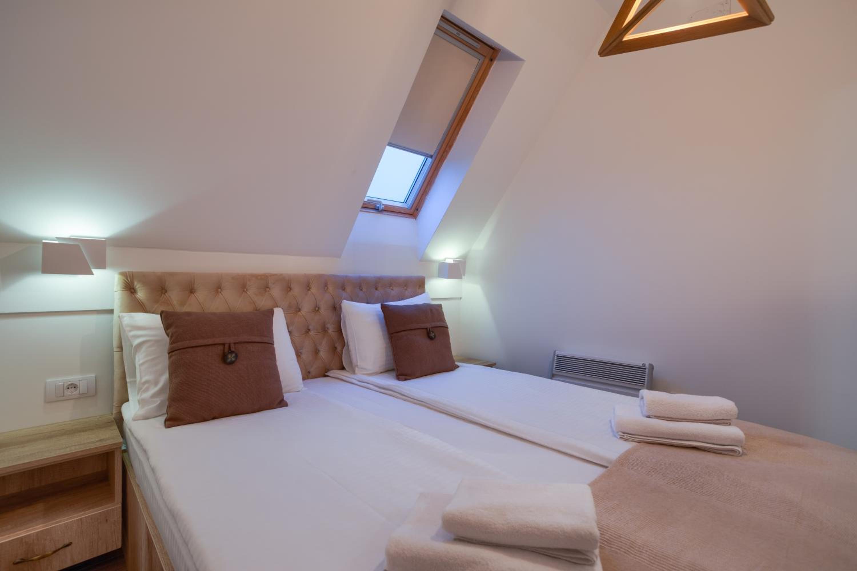 One-Bedroom Standard Apartment - Photo 2