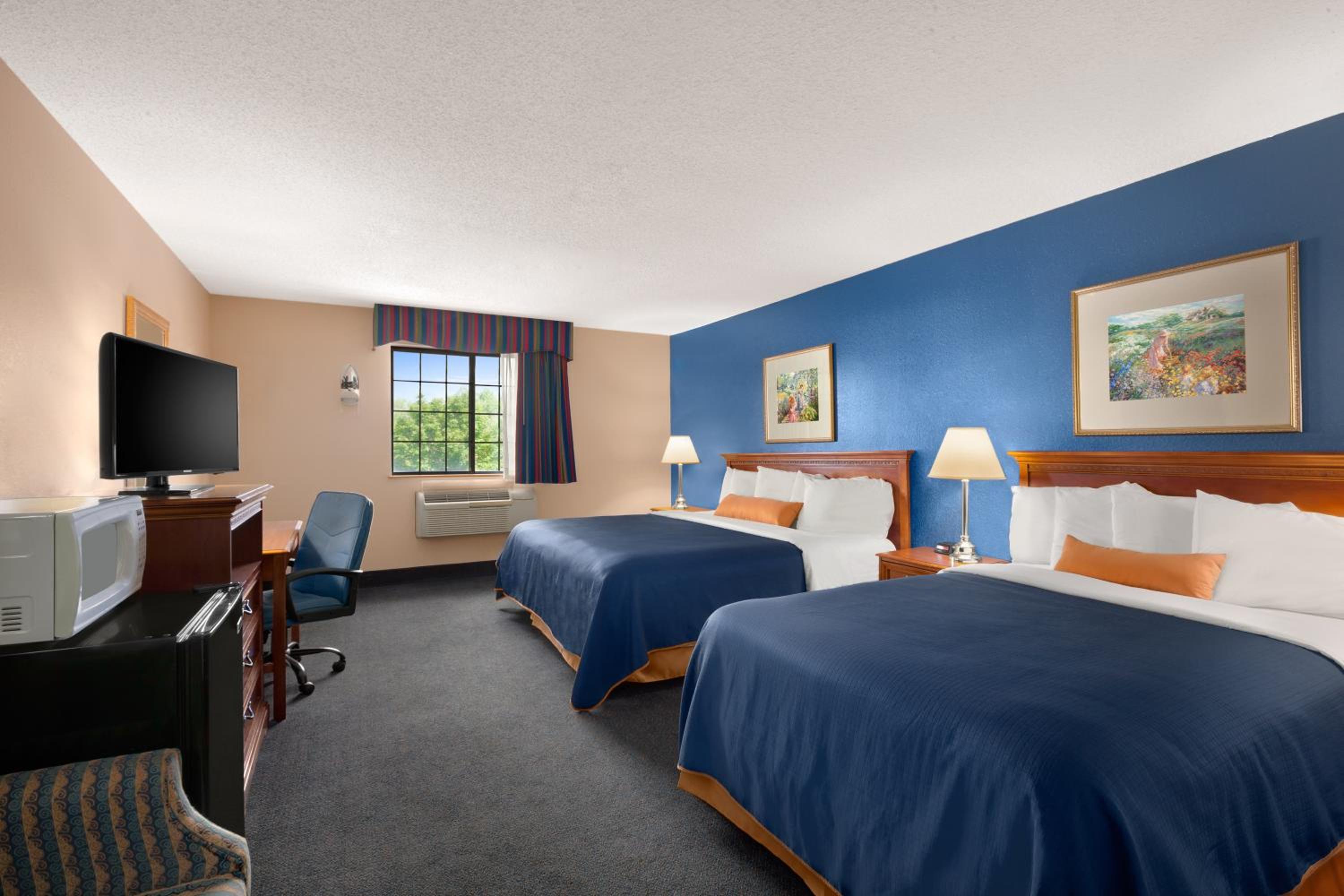 Deluxe Double Room with Two Double Beds - Non-Smoking - Photo 4