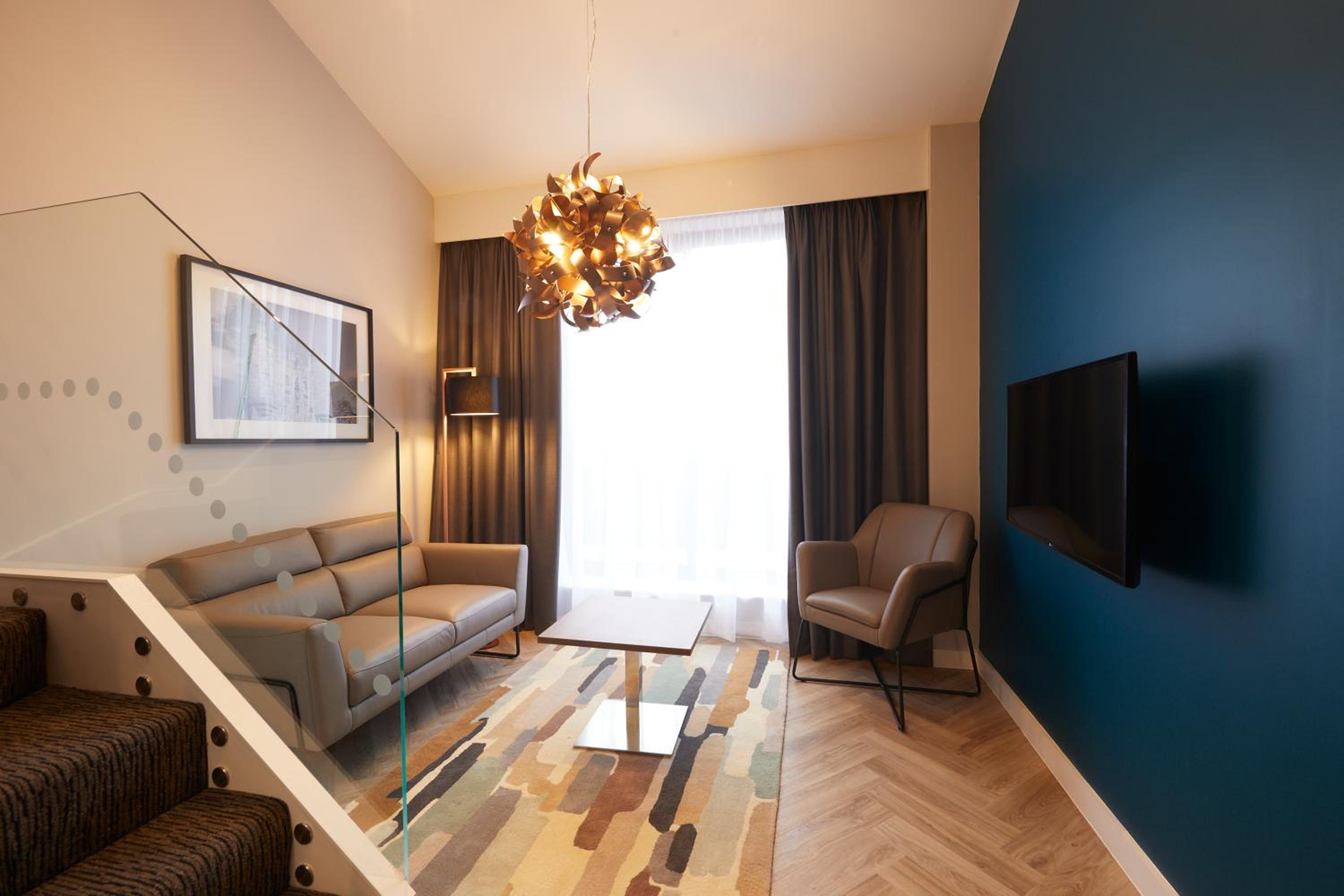 Loft Suite with Balcony - Photo 3
