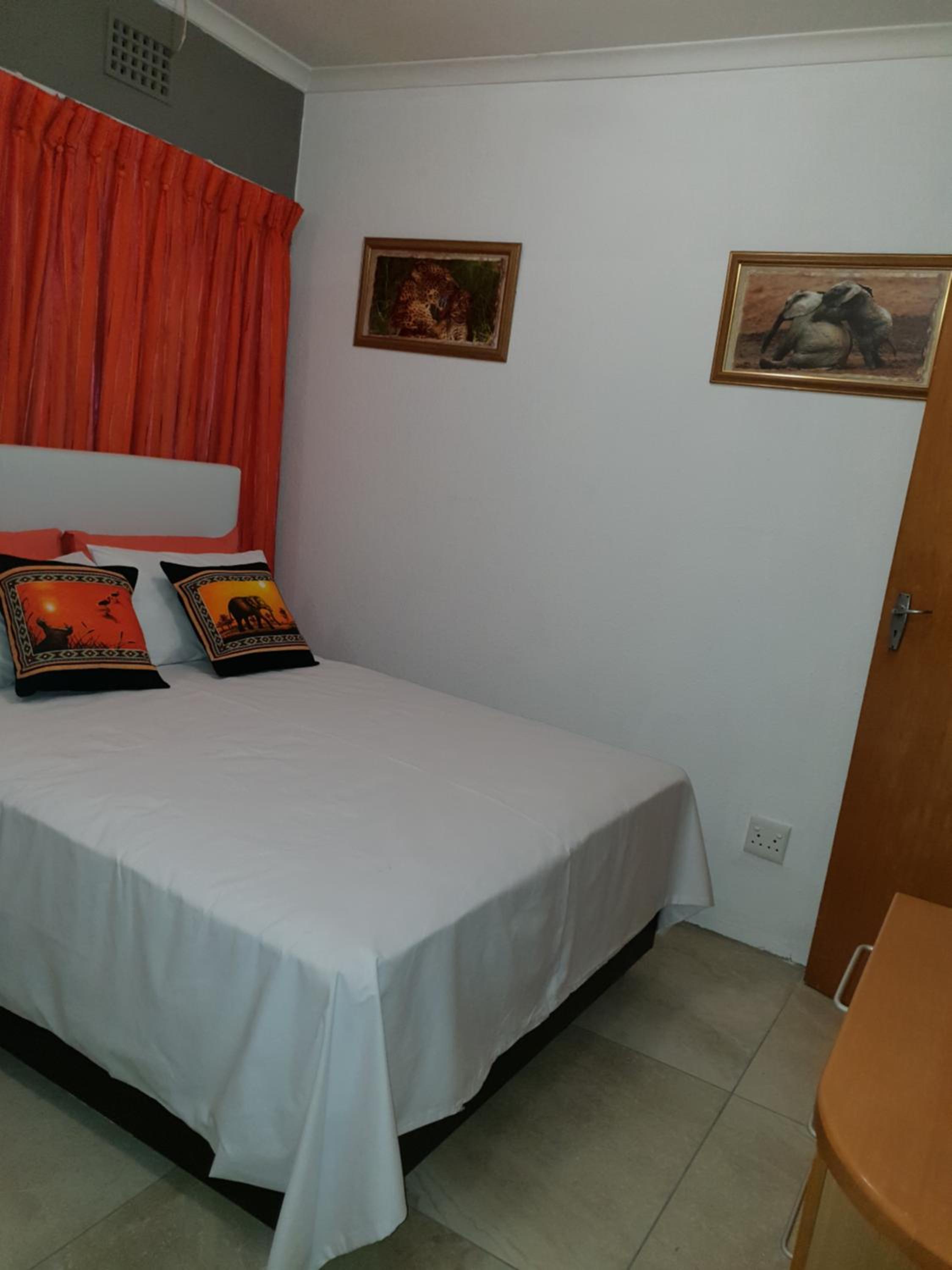 Budget Double Room - Photo 7