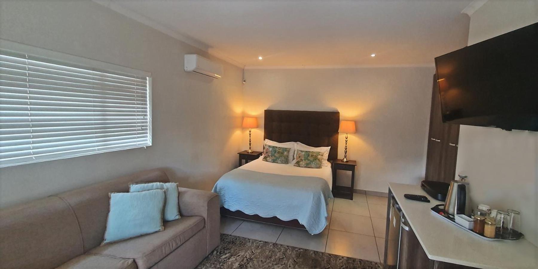 Family Room - Photo 4