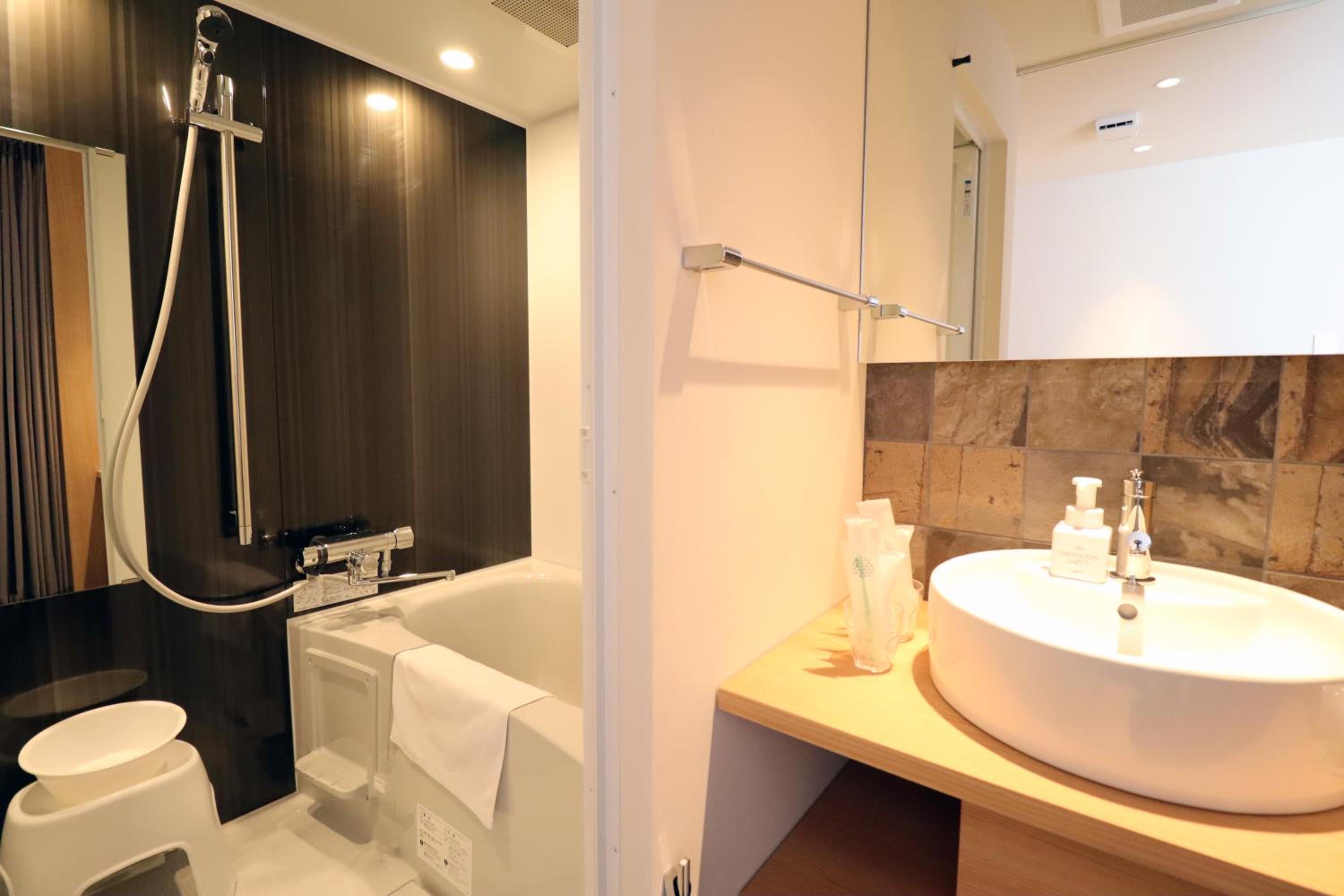 Basement Economy Twin Room - Photo 7