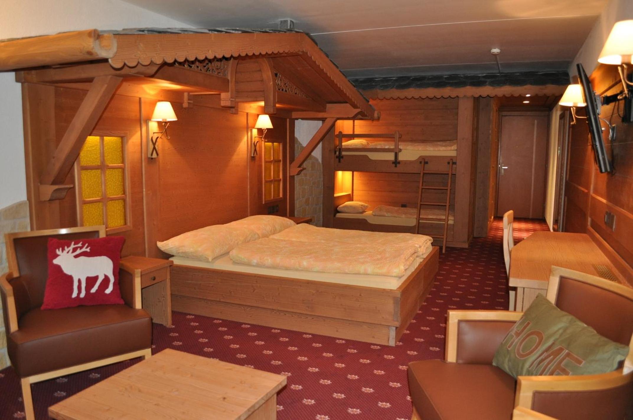 Swiss Chalet Room (2-4 beds) photo 3