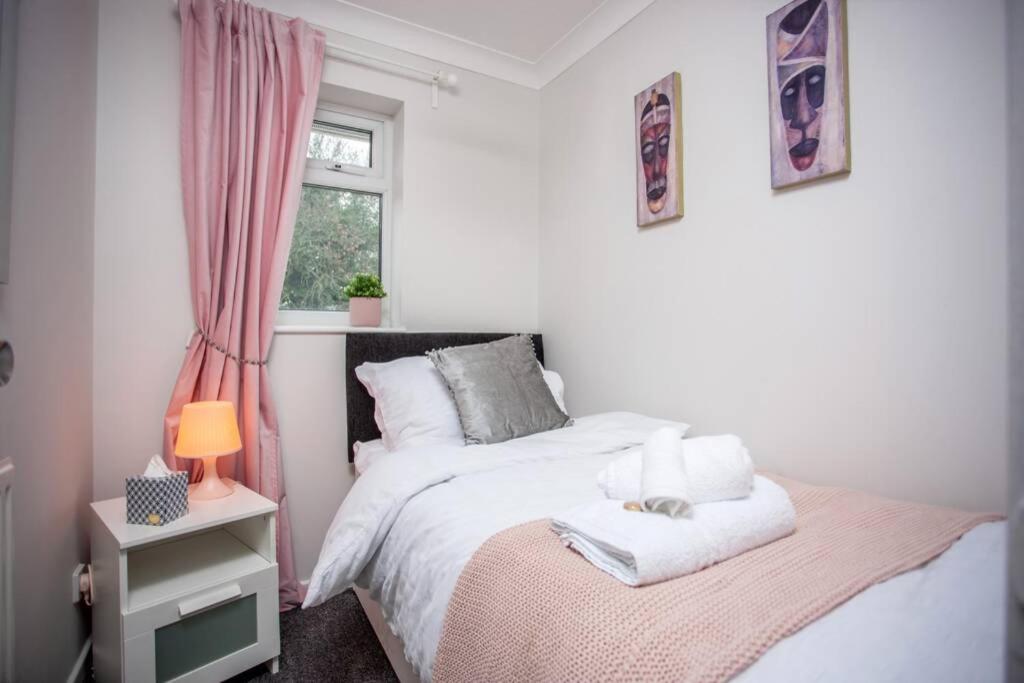 Three-Bedroom House photo 3