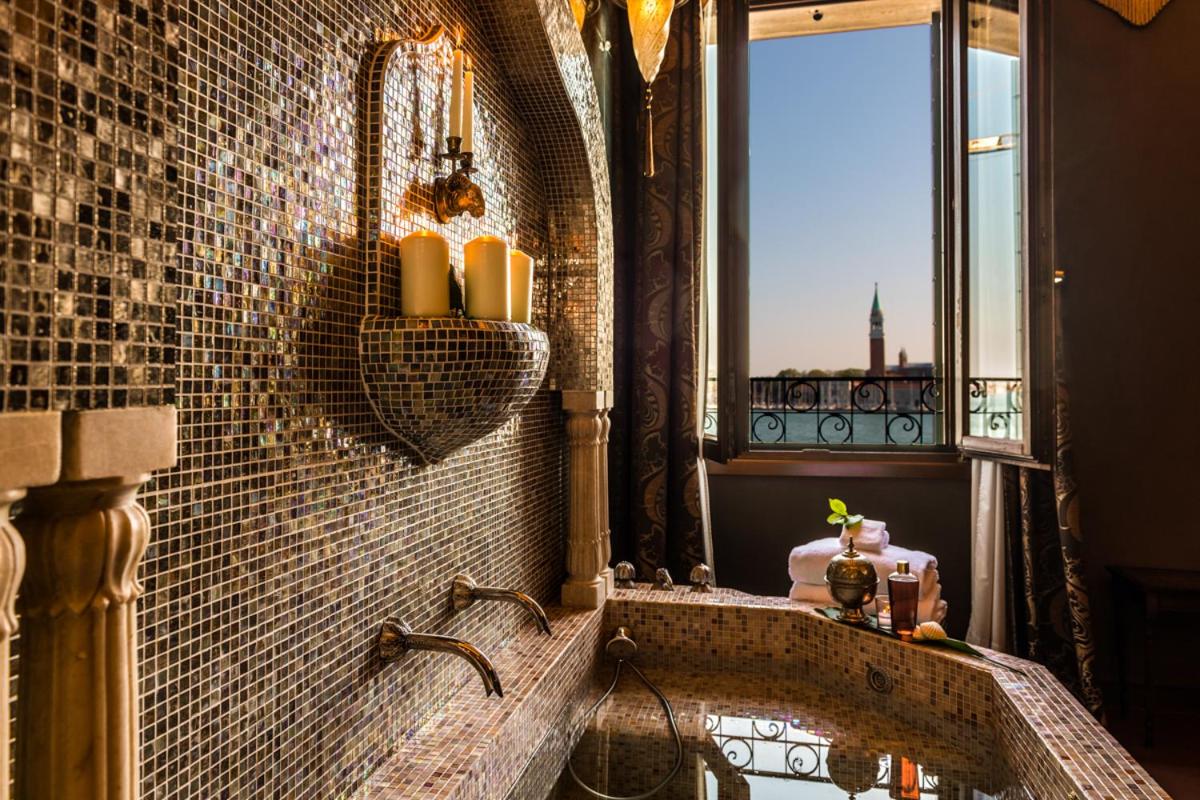 Exclusive Suite with Lagoon View