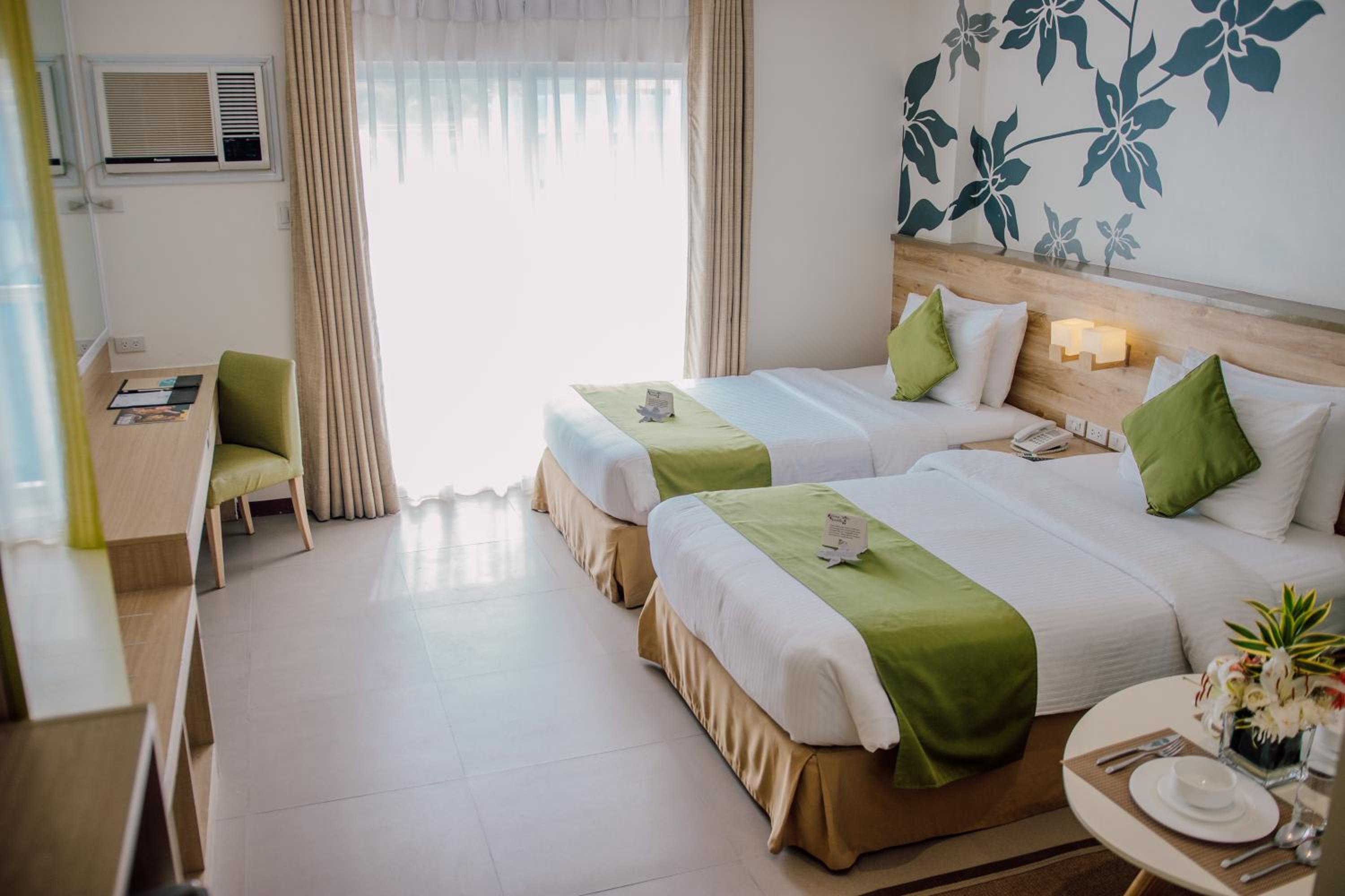 Deluxe Room with Kitchen - Photo 8