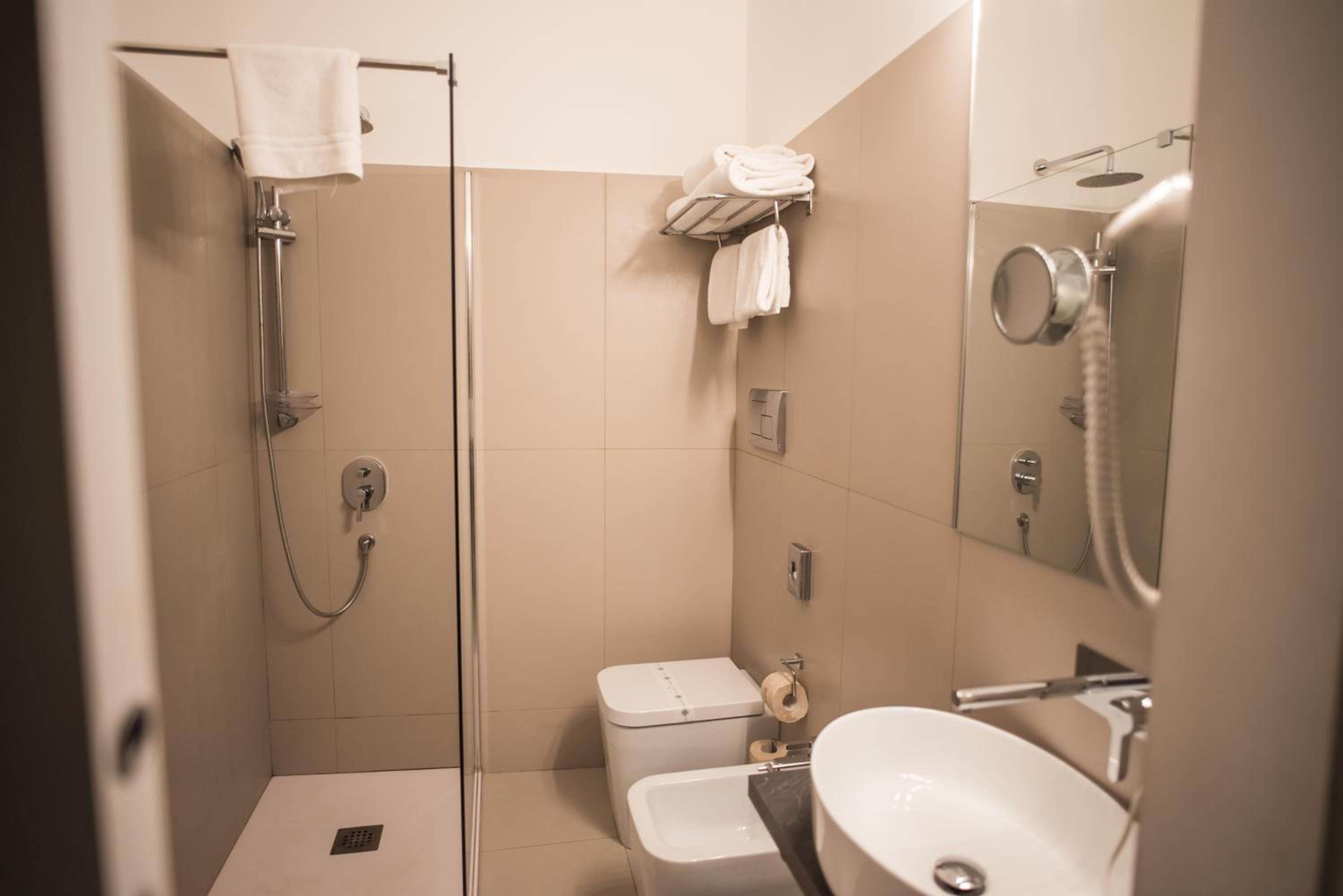 Triple Room - Photo 16