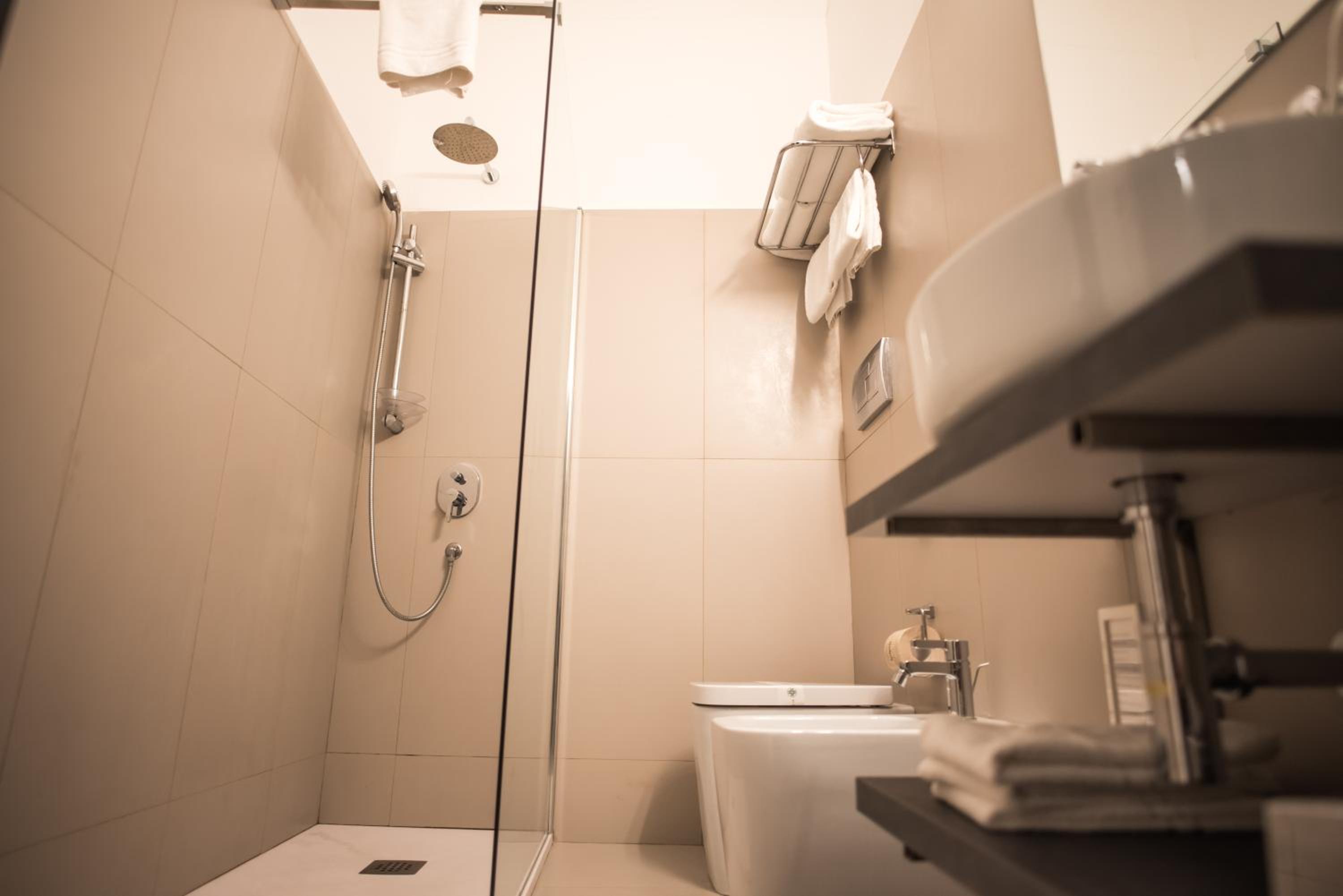 Triple Room - Photo 23