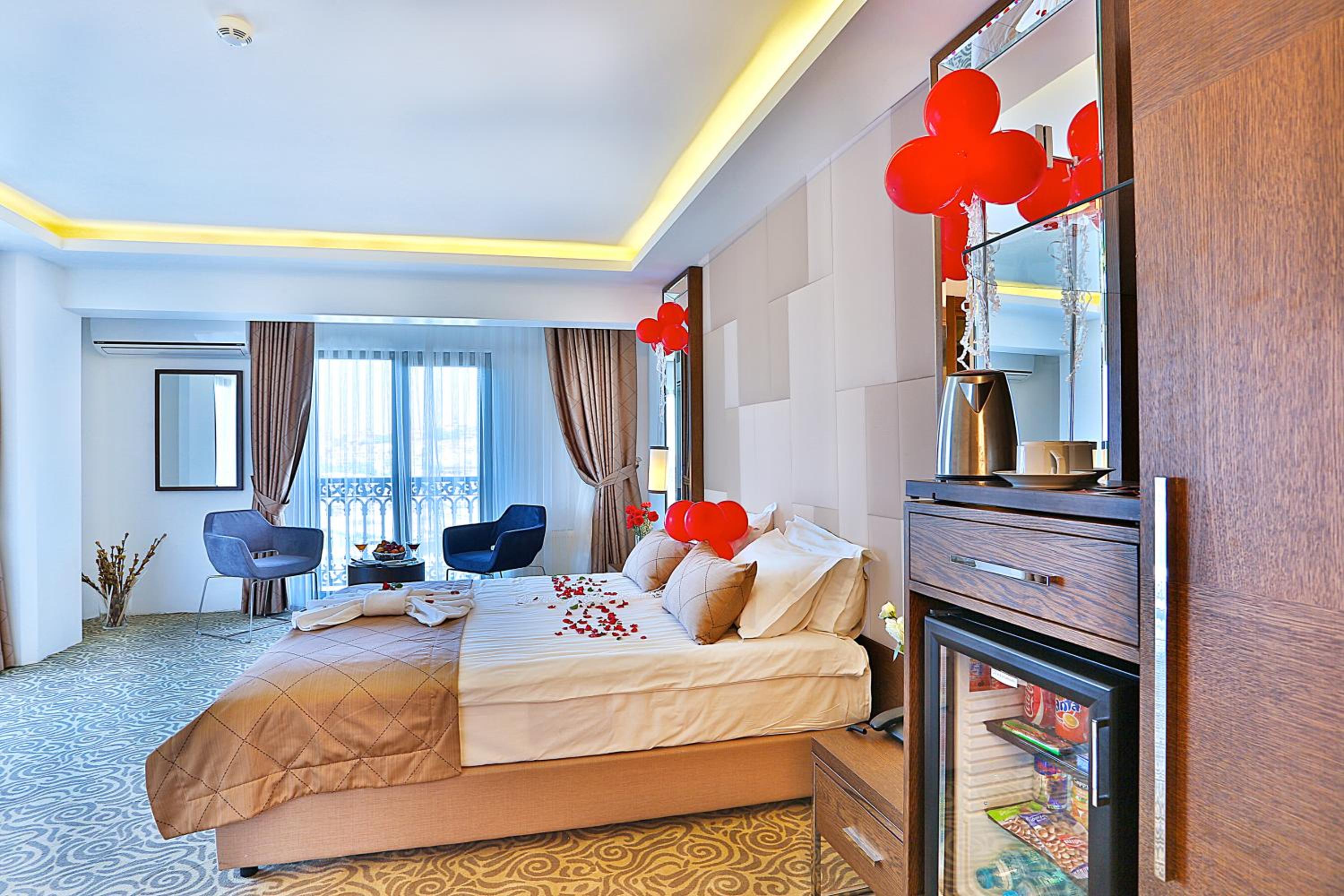 Honeymoon Suite