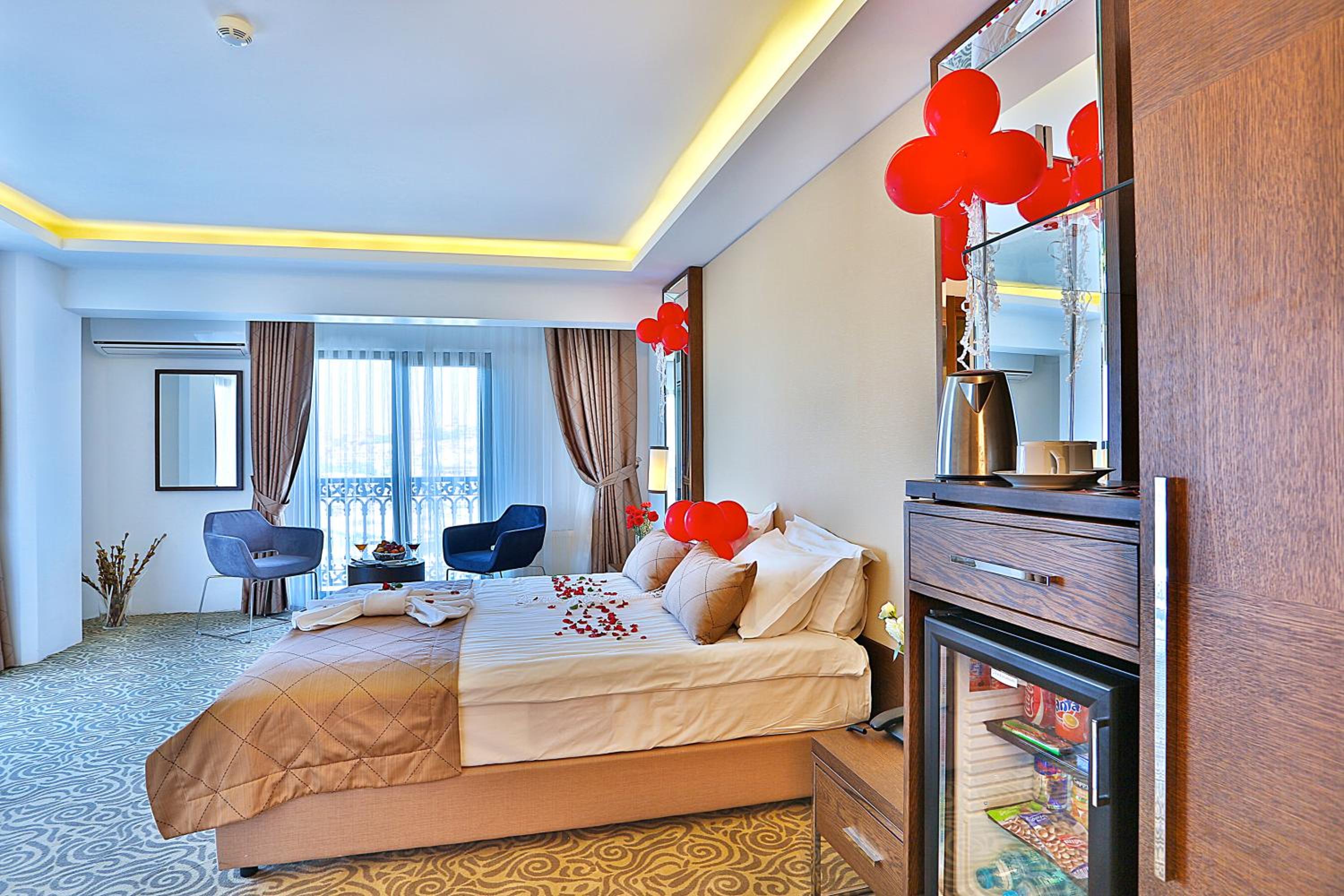 Honeymoon Suite