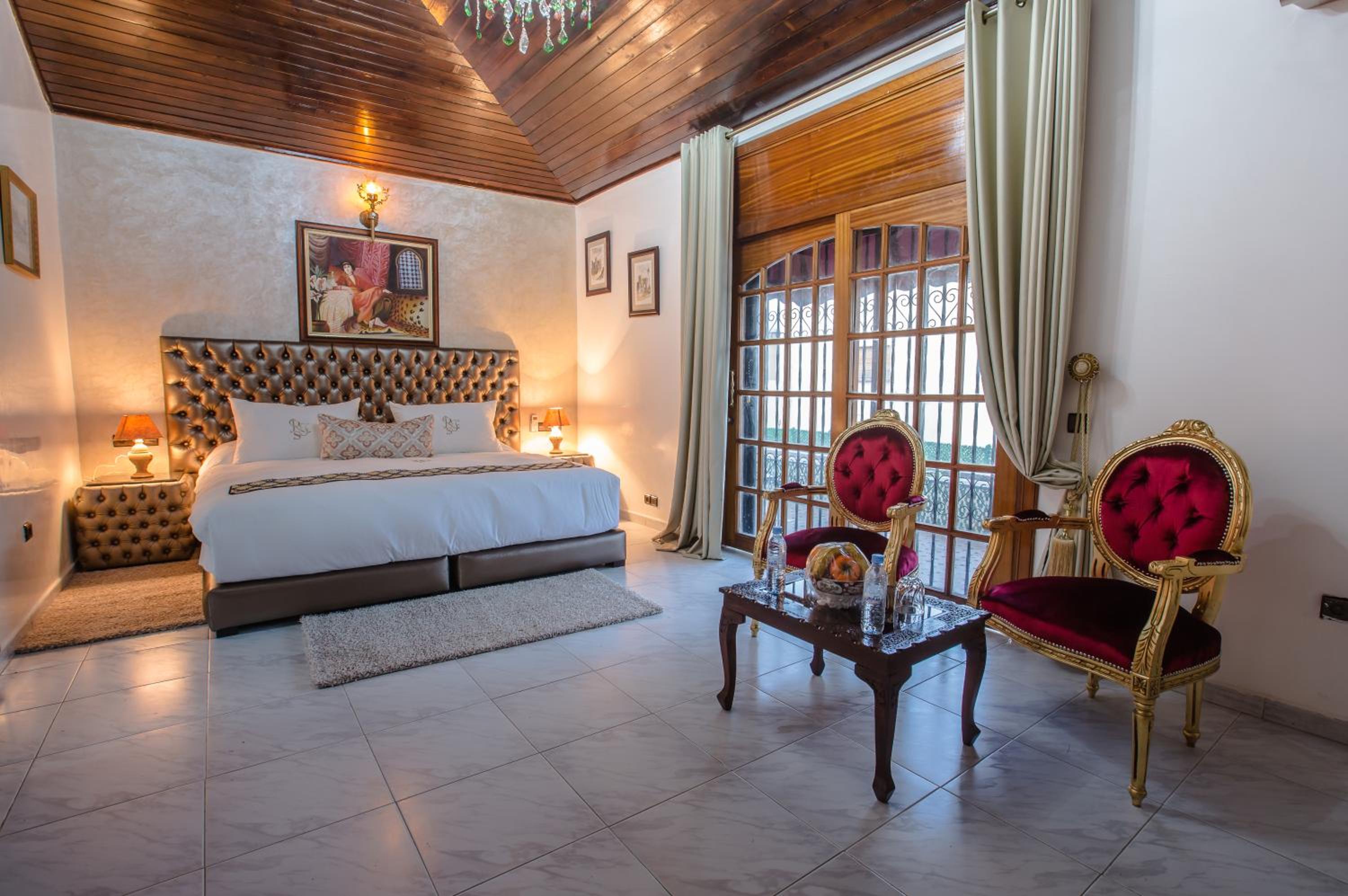 King Suite with Balcony - Photo 2