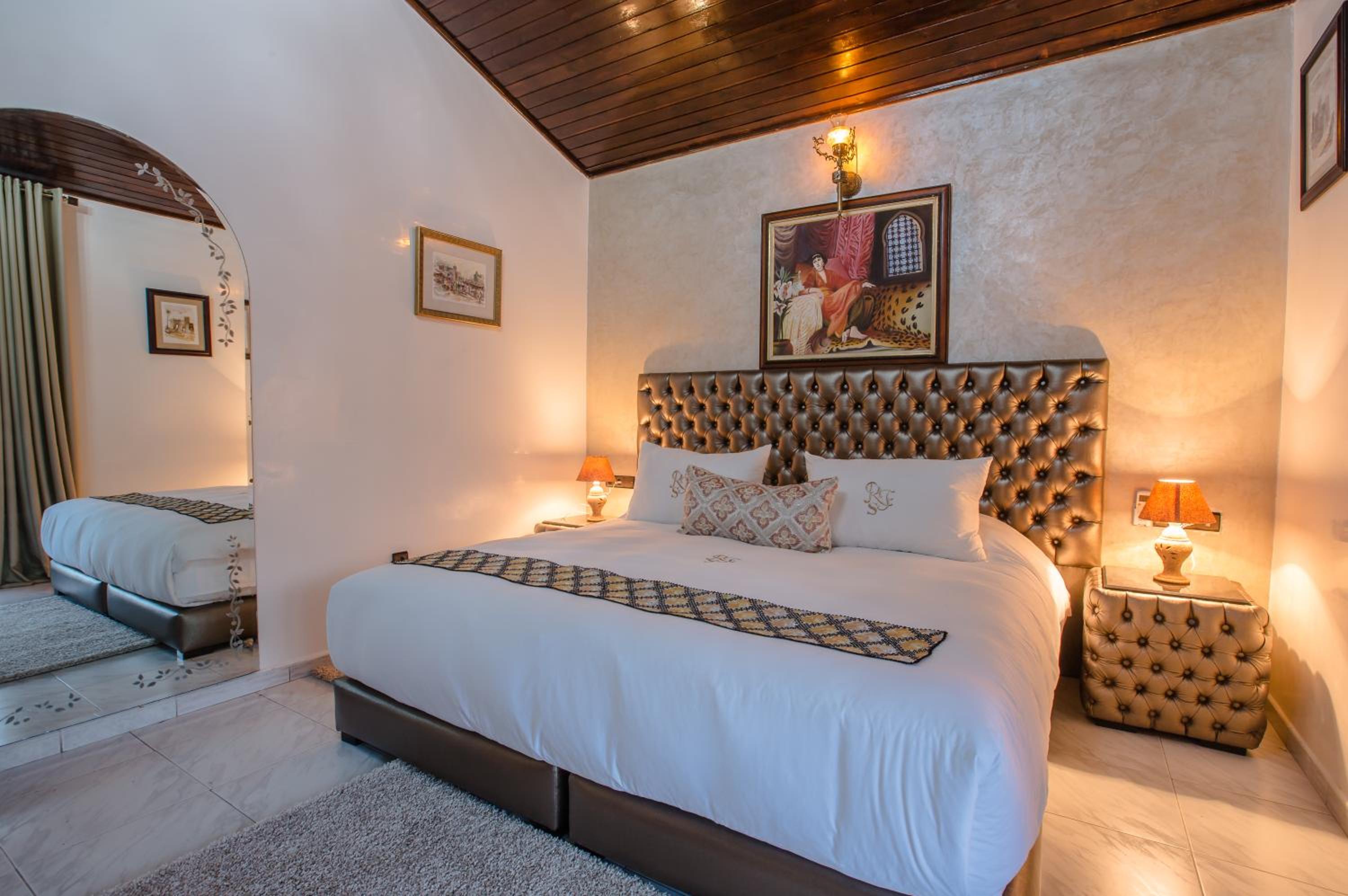 King Suite with Balcony - Photo 3