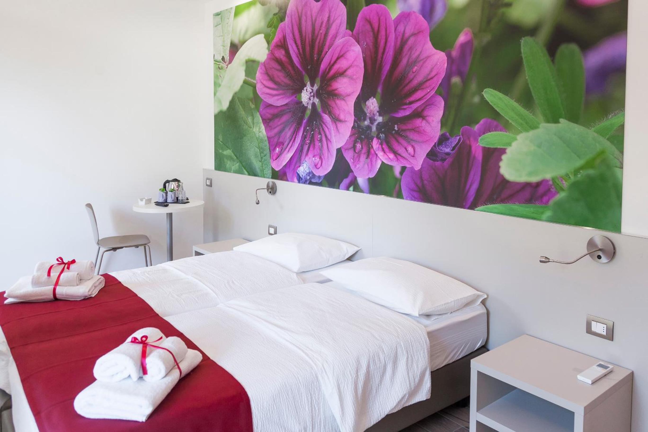 Deluxe Double or Twin Room with Balcony photo 1