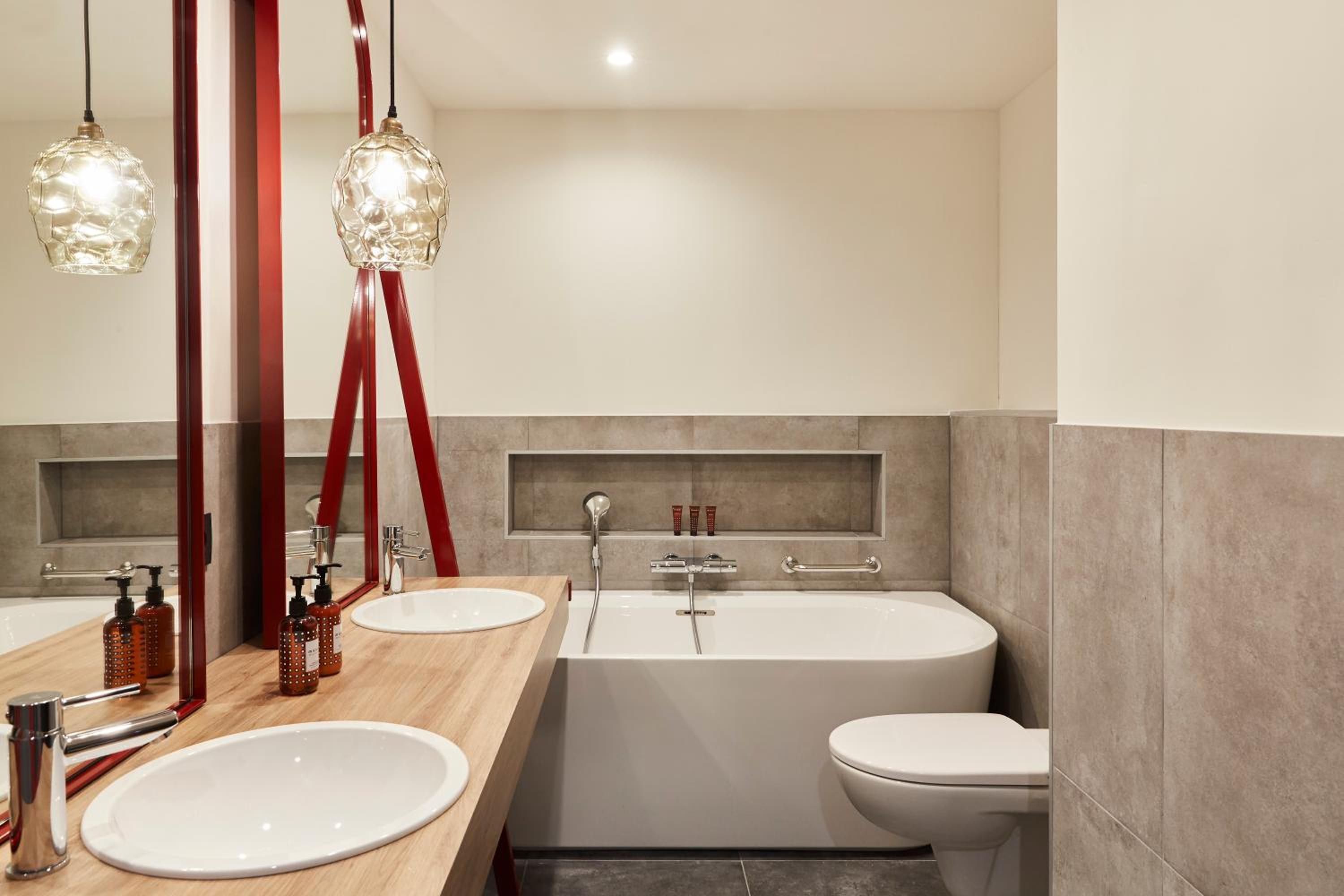 Double Suite with Courtyard View - Photo 8