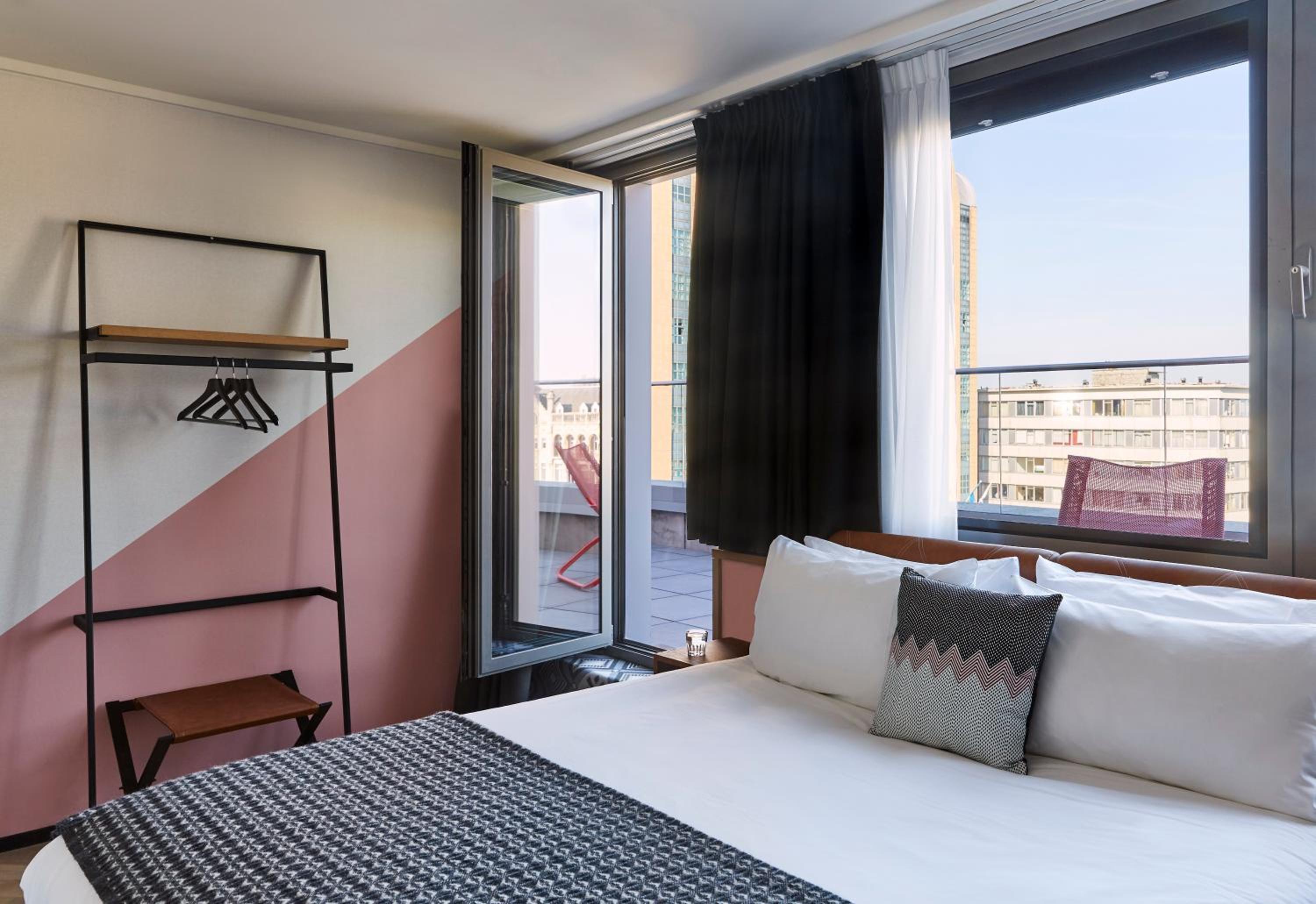 Premium Double Room with Balcony and City View - Photo 3