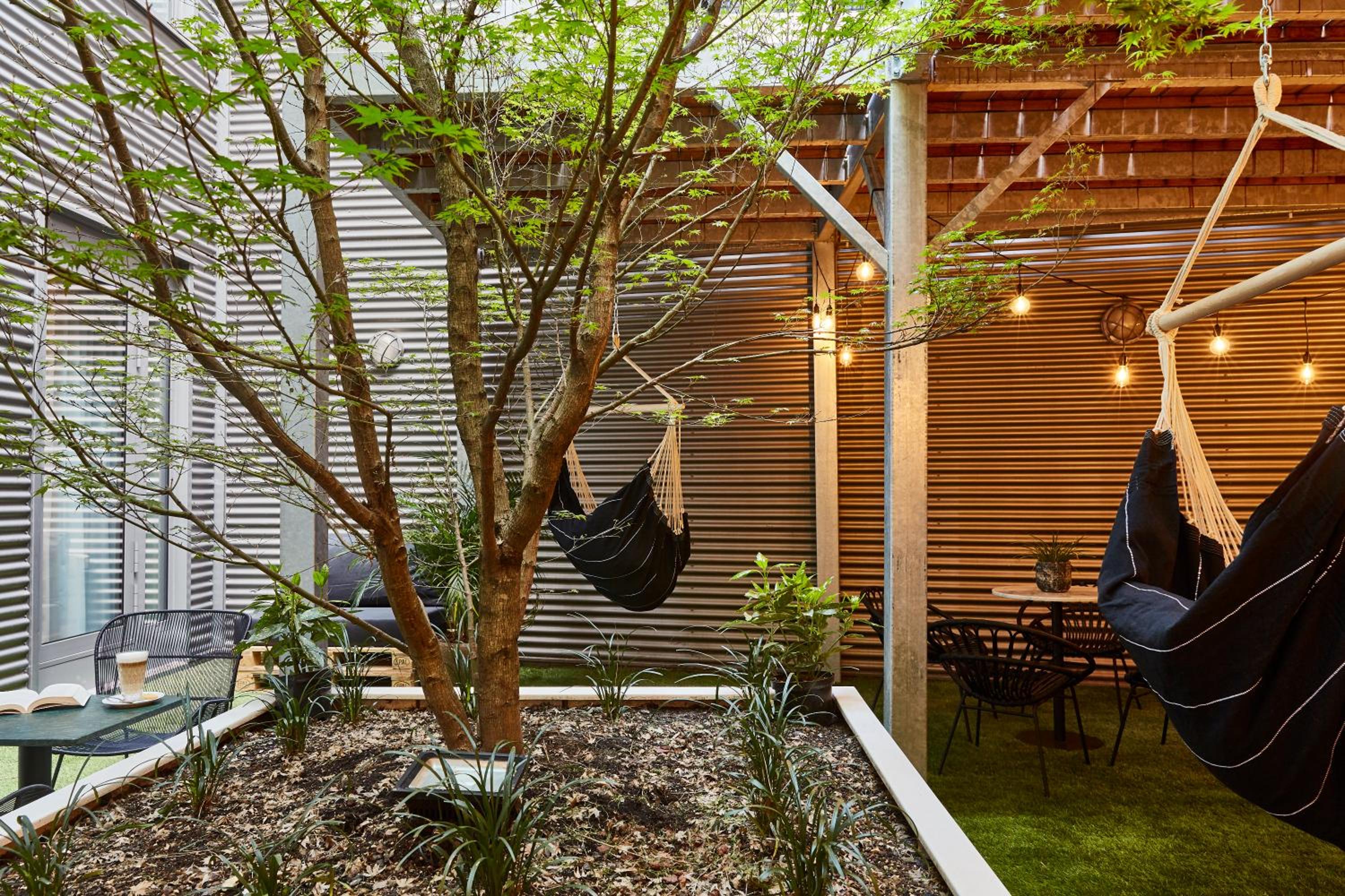 Standard Double Room with Courtyard View - Photo 8