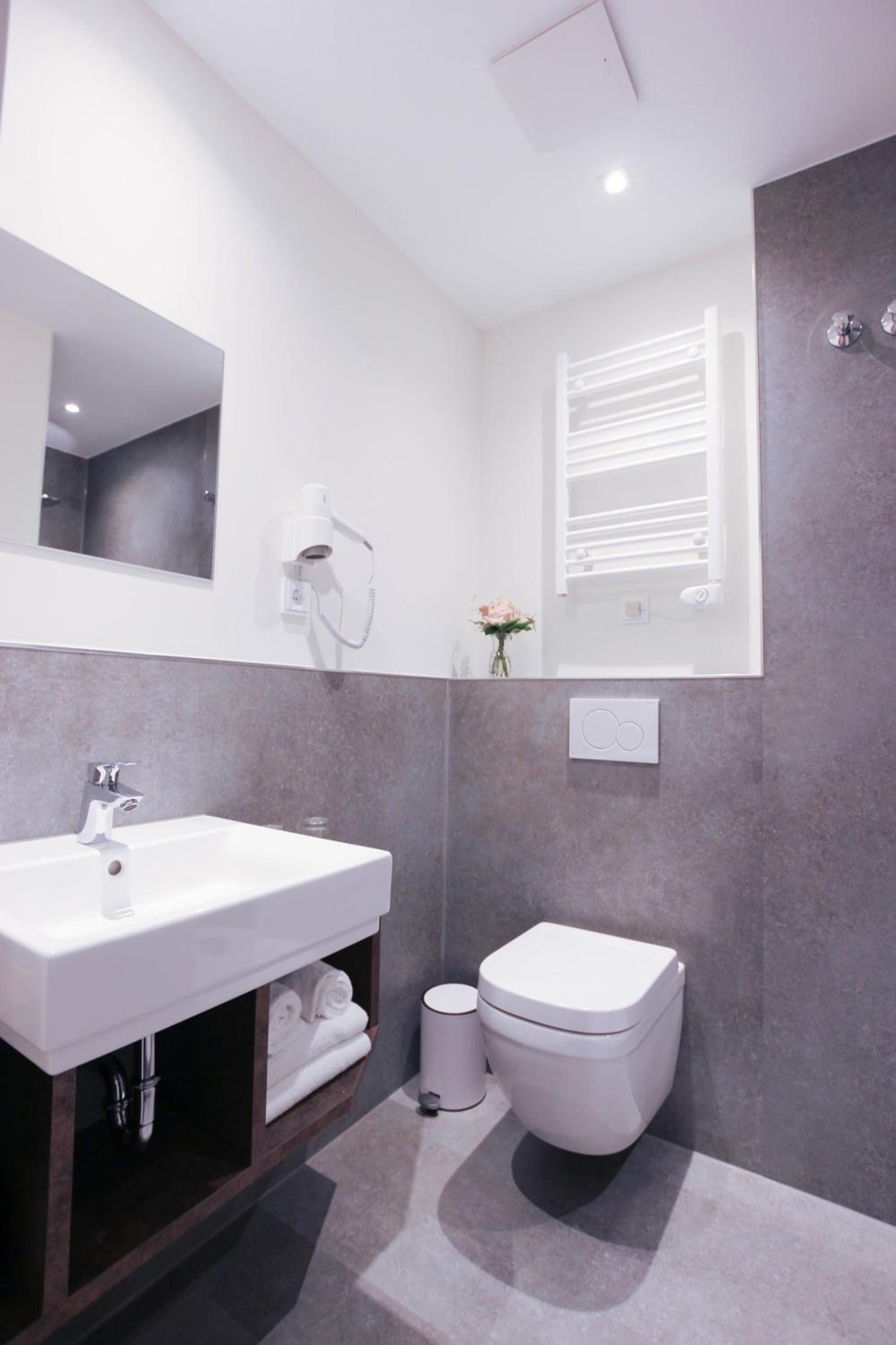 Classic Twin Room - Photo 14