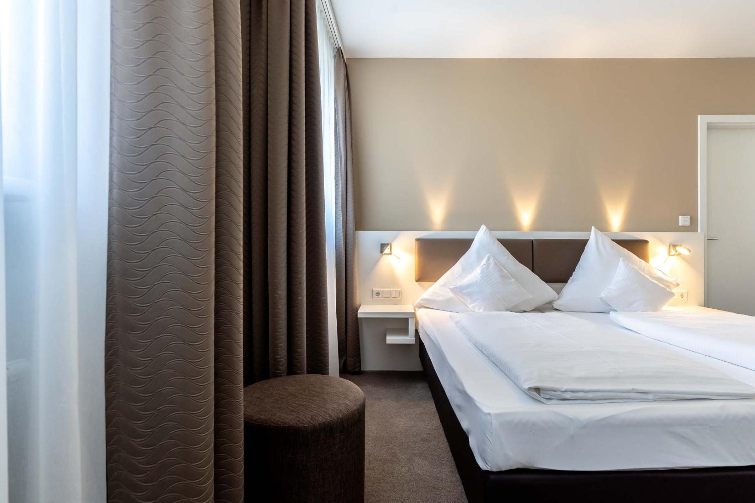 Double Room - Photo 8