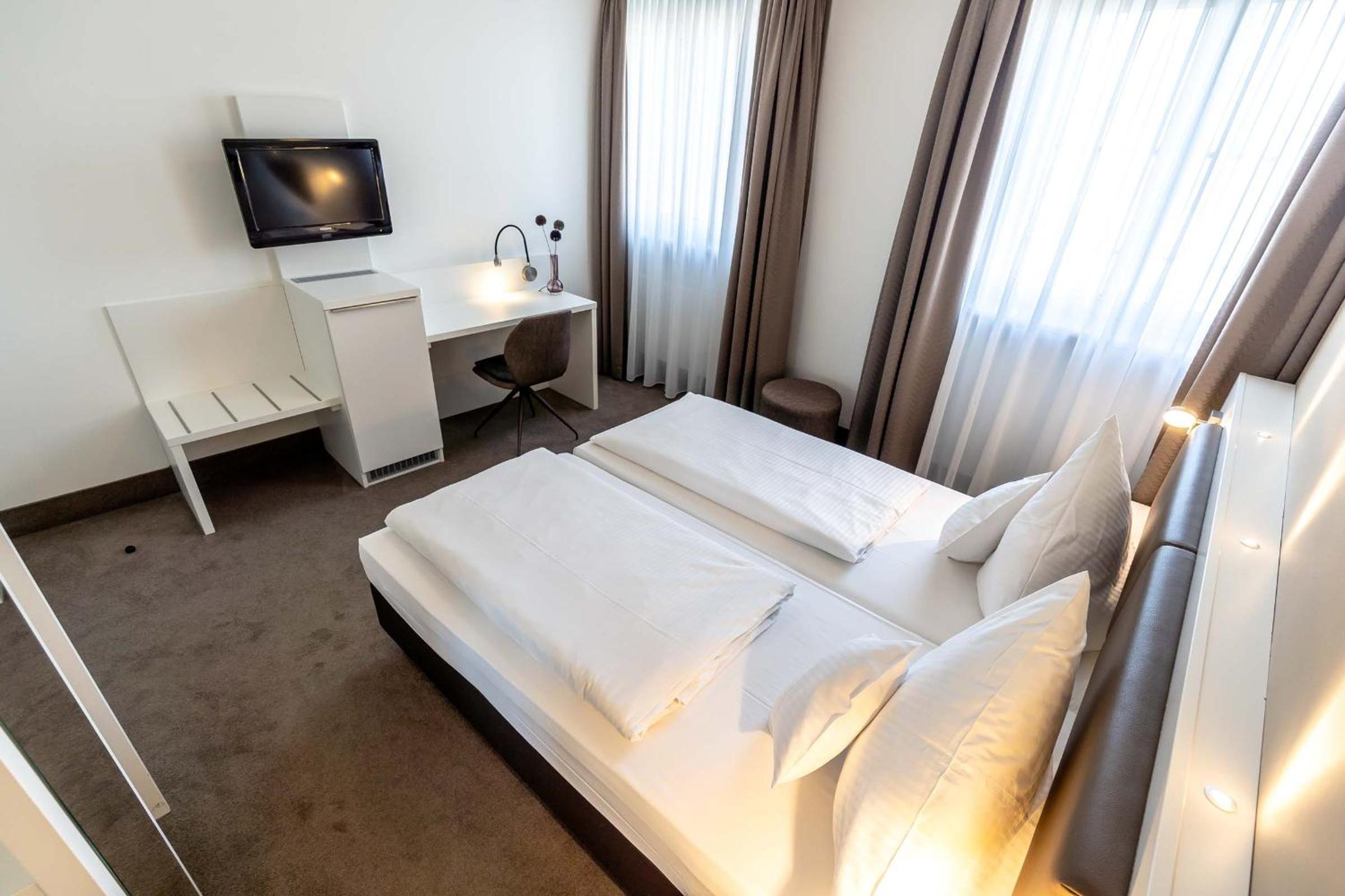 Double Room - Photo 9